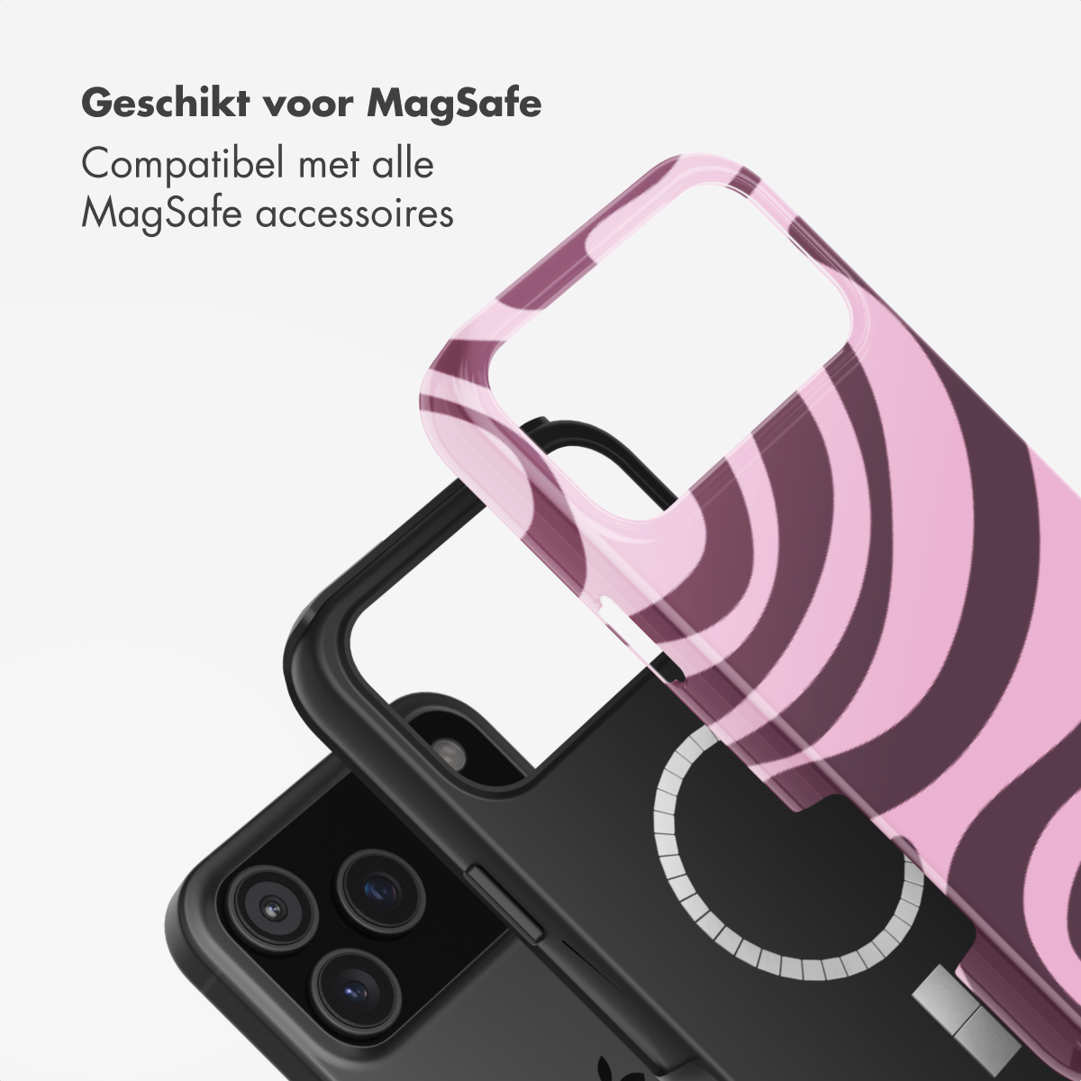 Een zwarte telefoon met een roze en bruin gestreepte hoes. Bovenin staat 'Geschikt voor MagSafe, Compatibel met alle MagSafe accessoires'.
