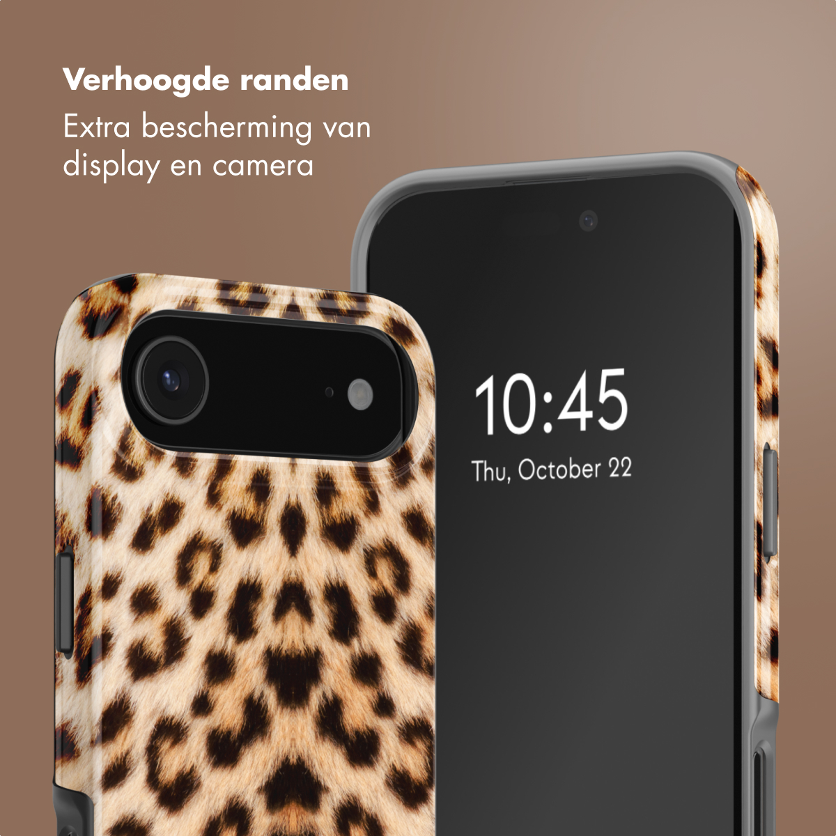 Twee smartphones, één met een luipaardprint hoesje, de andere toont de tijd. Tekst: extra bescherming voor display en camera.