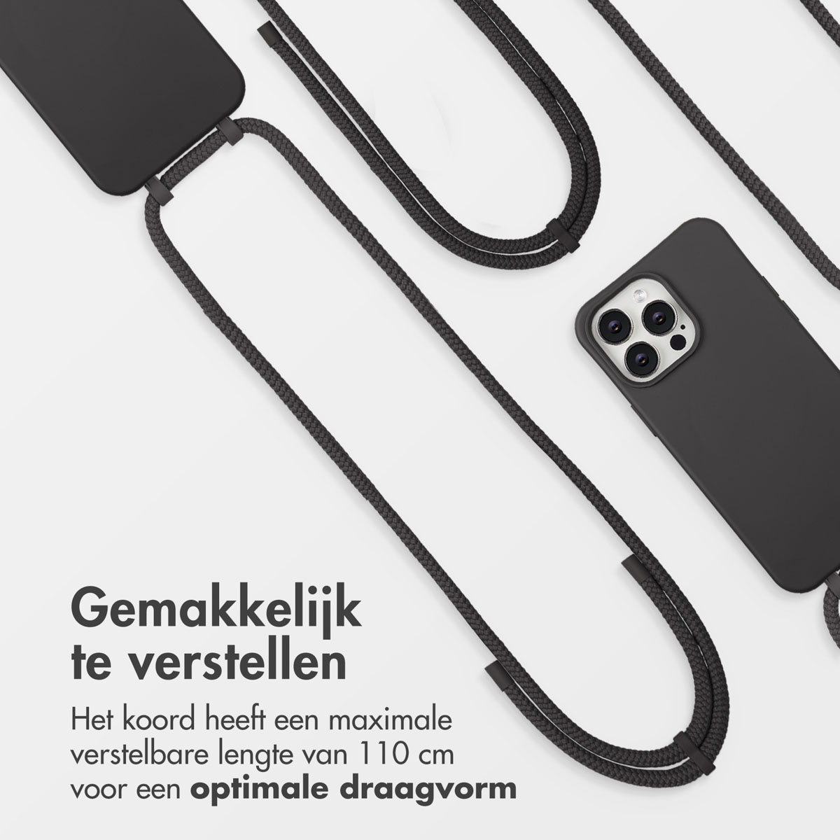 Een zwarte telefoonhoes met een zwart koord. Het koord is verstelbaar. Tekst zegt 'Makkelijk aan te passen' en details over de koordlengte.