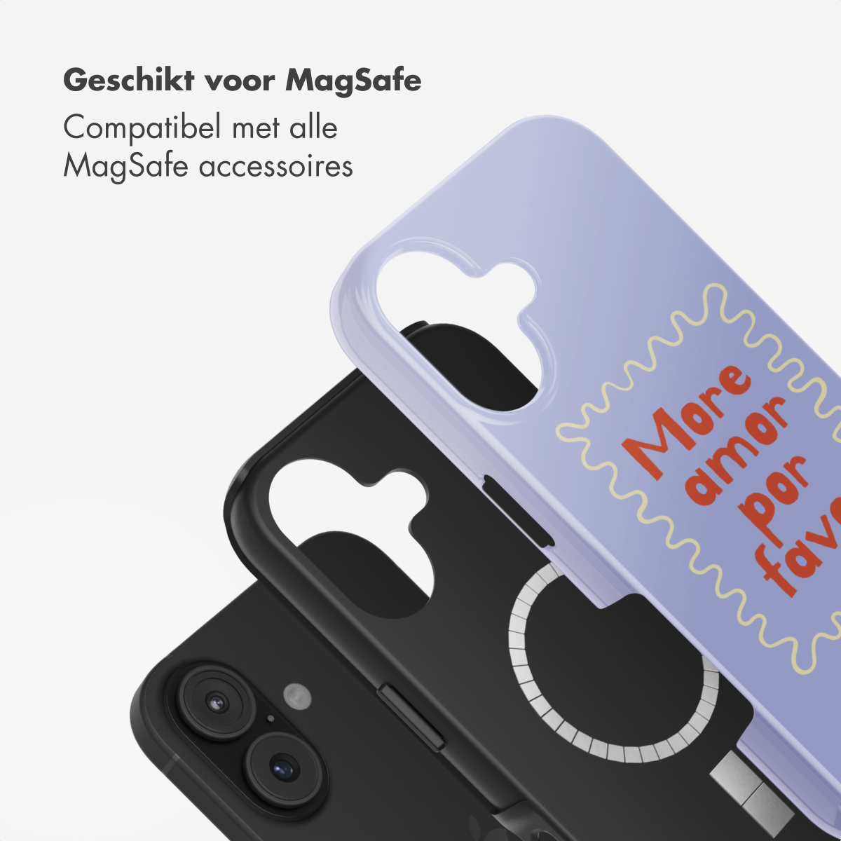Close-up van drie telefoonhoesjes. Een zwarte telefoon met een lichtpaars hoesje met 'More amor por favor' en een wit hoesje.