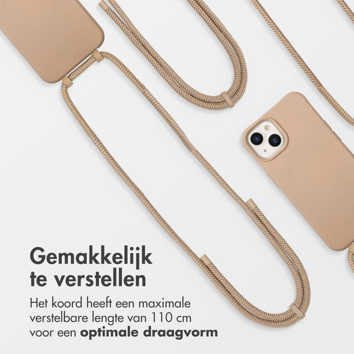 Telefoonhoesje met touw op witte achtergrond. Nederlandse tekst duidt op verstelbaarheid.