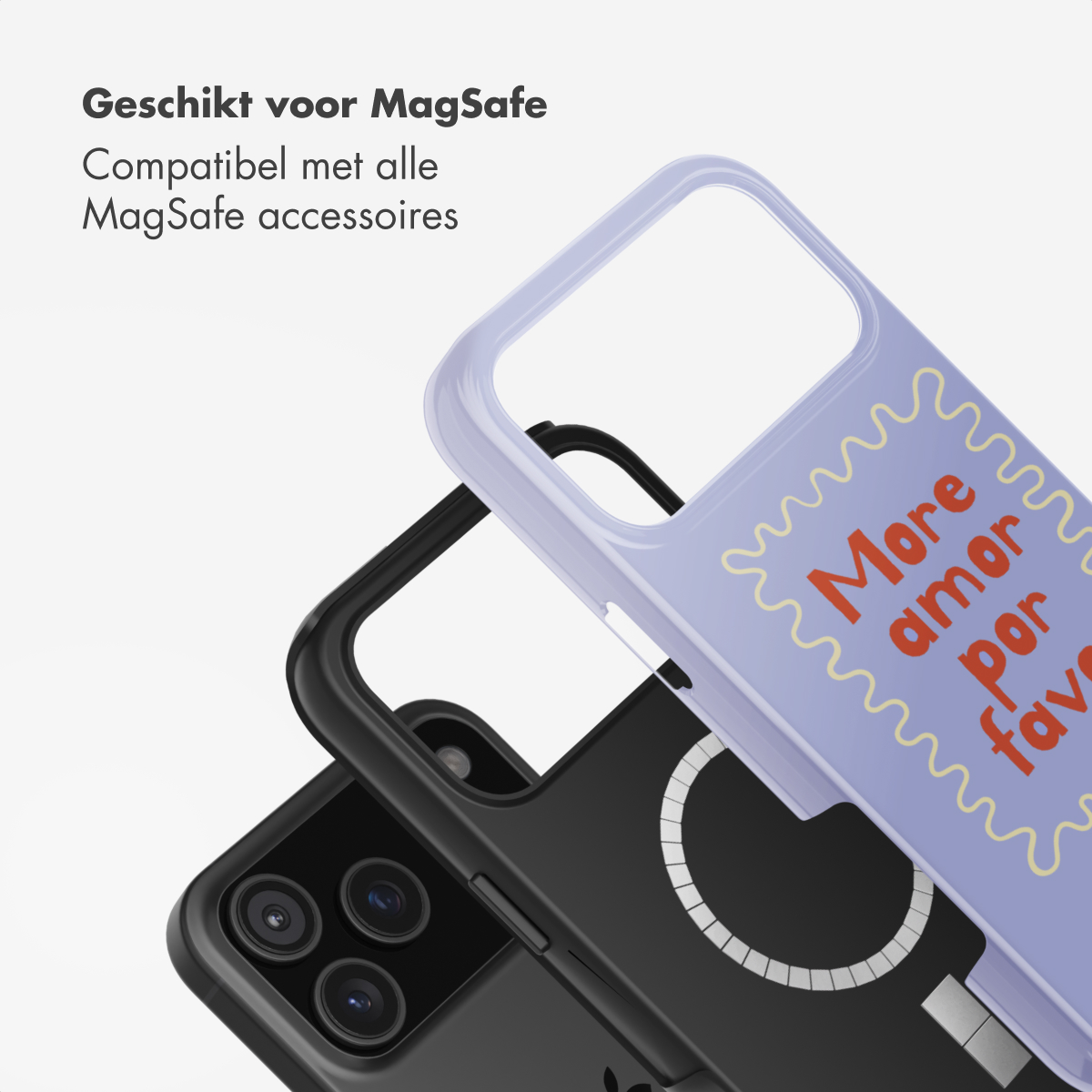 Een telefoonhoesje met een lichtpaarse hoes en een zwarte telefoon. De hoes heeft de tekst 'More amor por favor' in het rood.