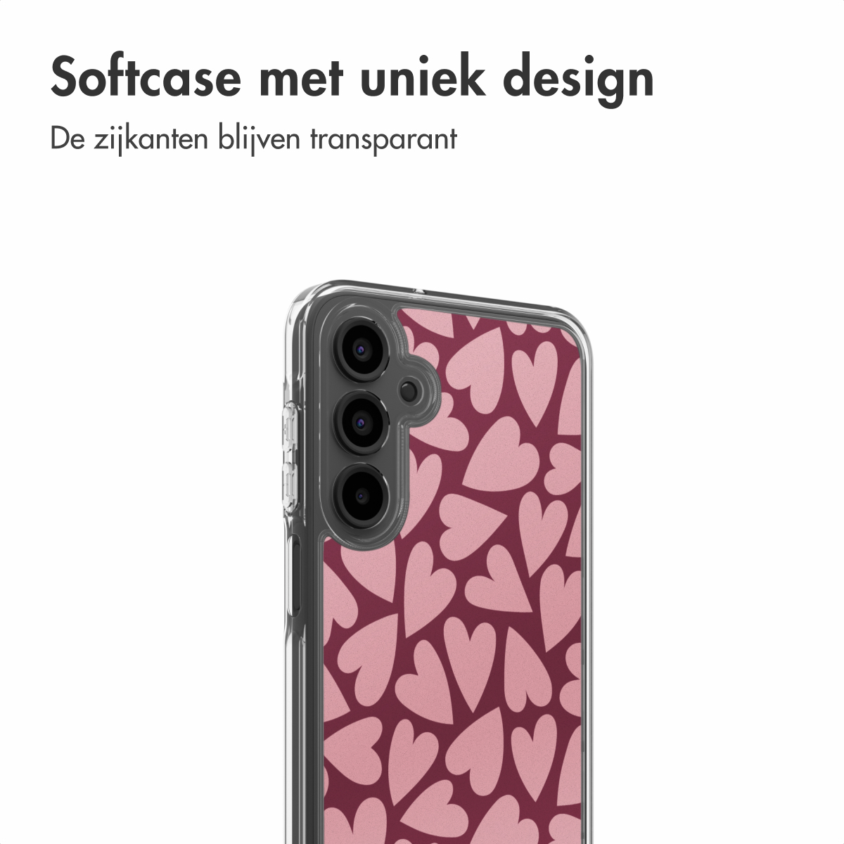 Een transparante telefoonhoes met een roze hartjespatroon. De telefoon heeft drie cameralenzen. De hoes is 'Softcase met uniek design'.