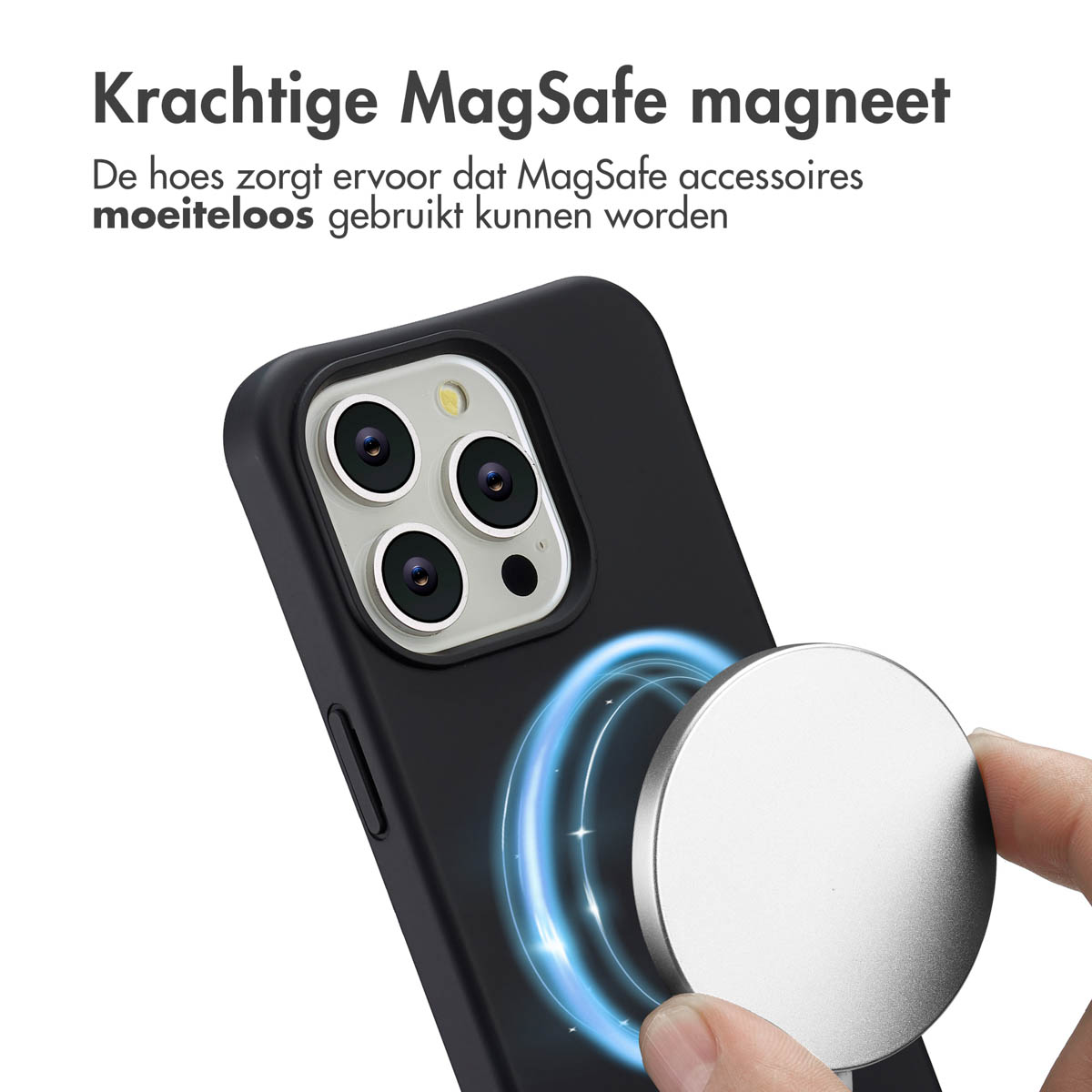 Une coque de téléphone noire avec un aimant MagSafe argenté est tenue près de la caméra du téléphone. Des lignes bleues indiquent l'attraction magnétique.