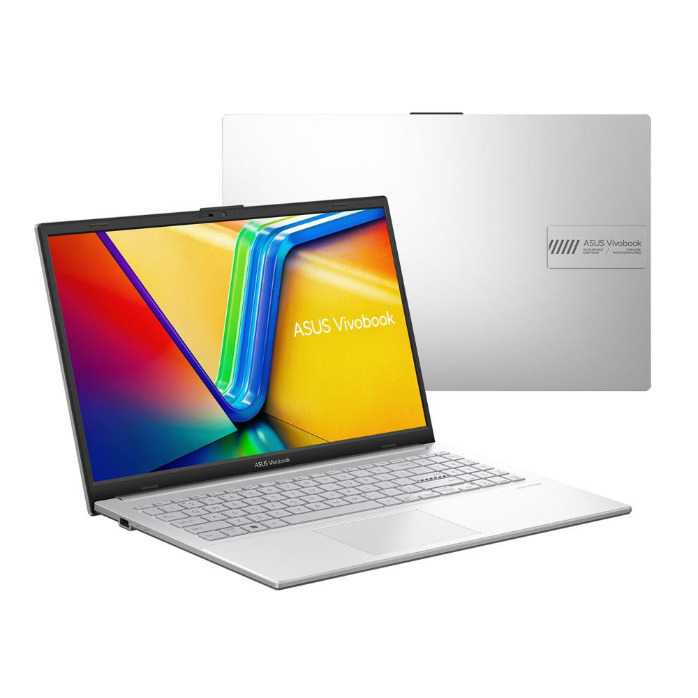 Gümüş renkli ASUS Vivobook dizüstü bilgisayar, açık, sola doğru açılı. Arkası görünür, logo var. Renkli ekran, klavye görünür.