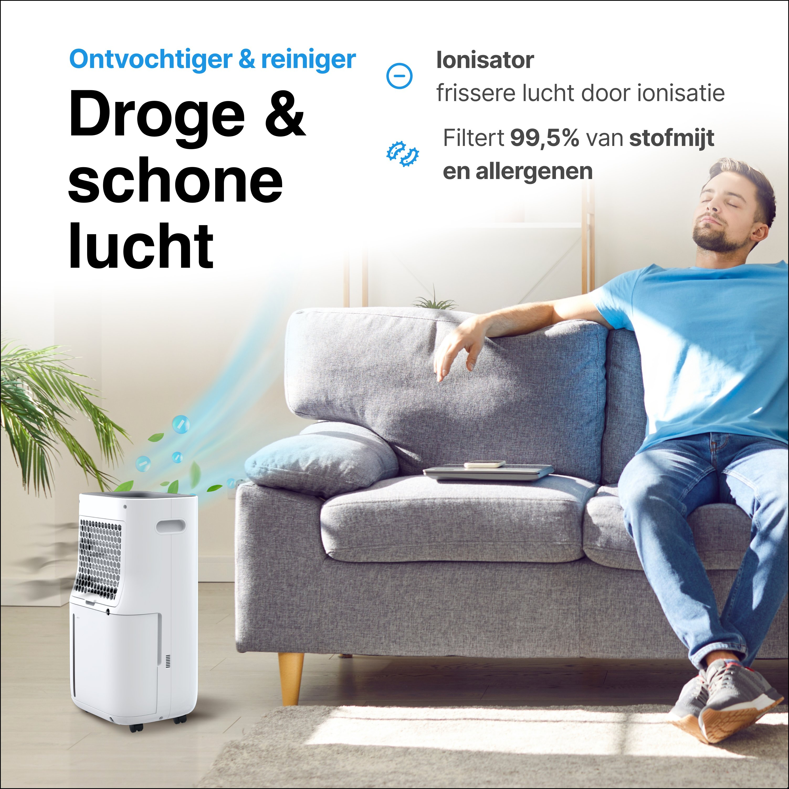 Een man ontspant zich bij een witte luchtreiniger. De afbeelding promoot schone lucht, met tekst in het Nederlands.
