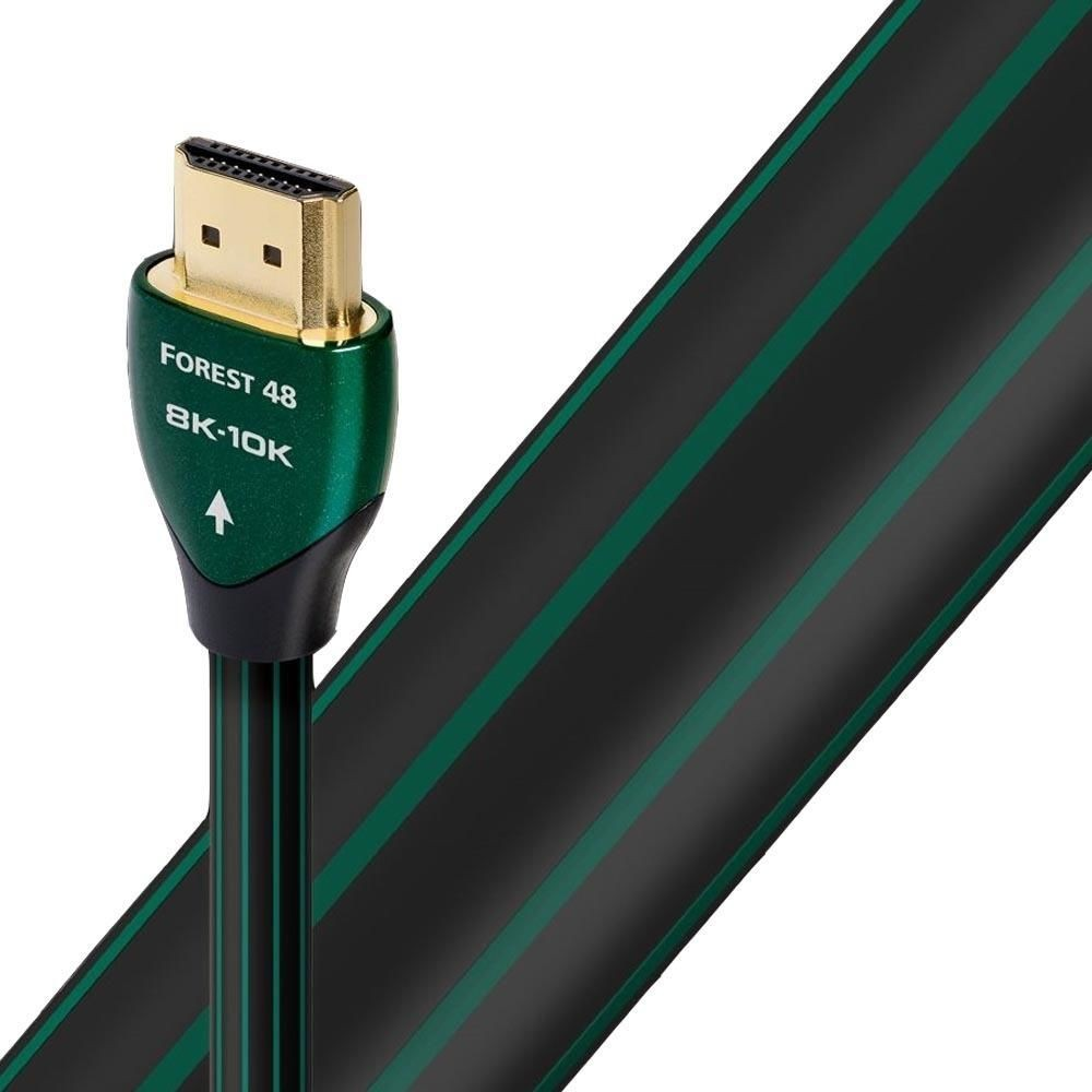 Altın konektörlü ve yeşil plastik kasalı HDMI kablosu. Kablo, 'FOREST 48 8K-10K' etiketli, yeşil çizgili siyah renktedir.