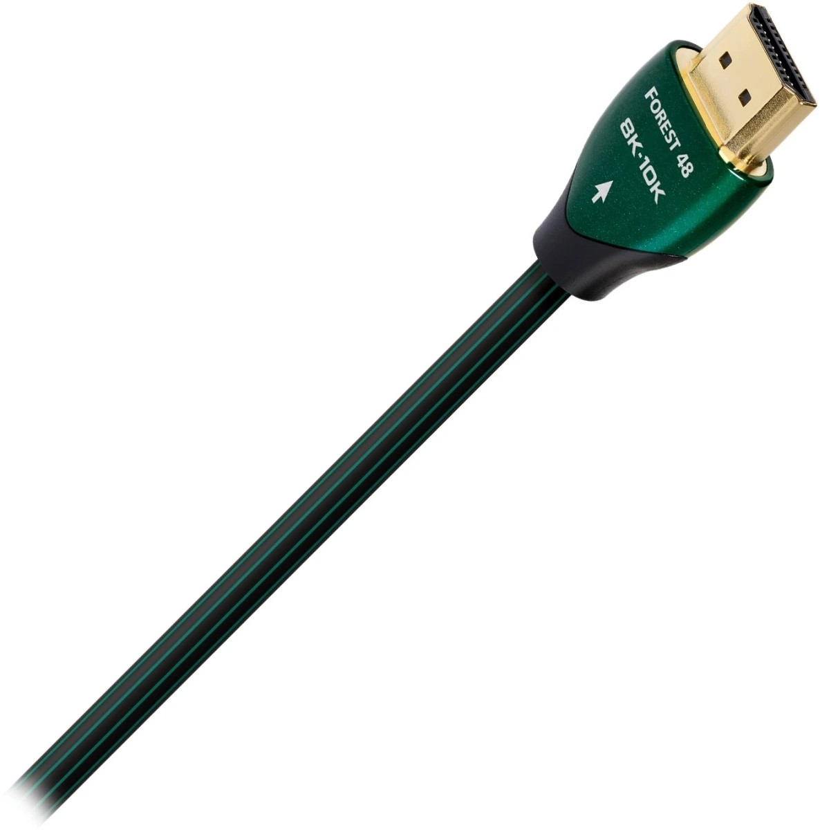 Ein HDMI-Kabel mit einem goldfarbenen Stecker und einem schwarz-grünen Kabel. Der Stecker trägt die Aufschrift 'FOREST 48 BK-10K'.