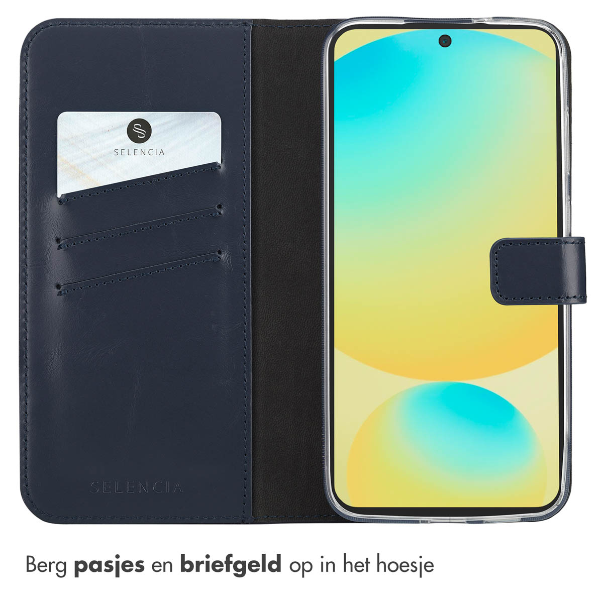 Open telefoonhoes met telefoon erin. Kaart in de linkersleuf. Donkerblauwe hoes met merk Selencia.
