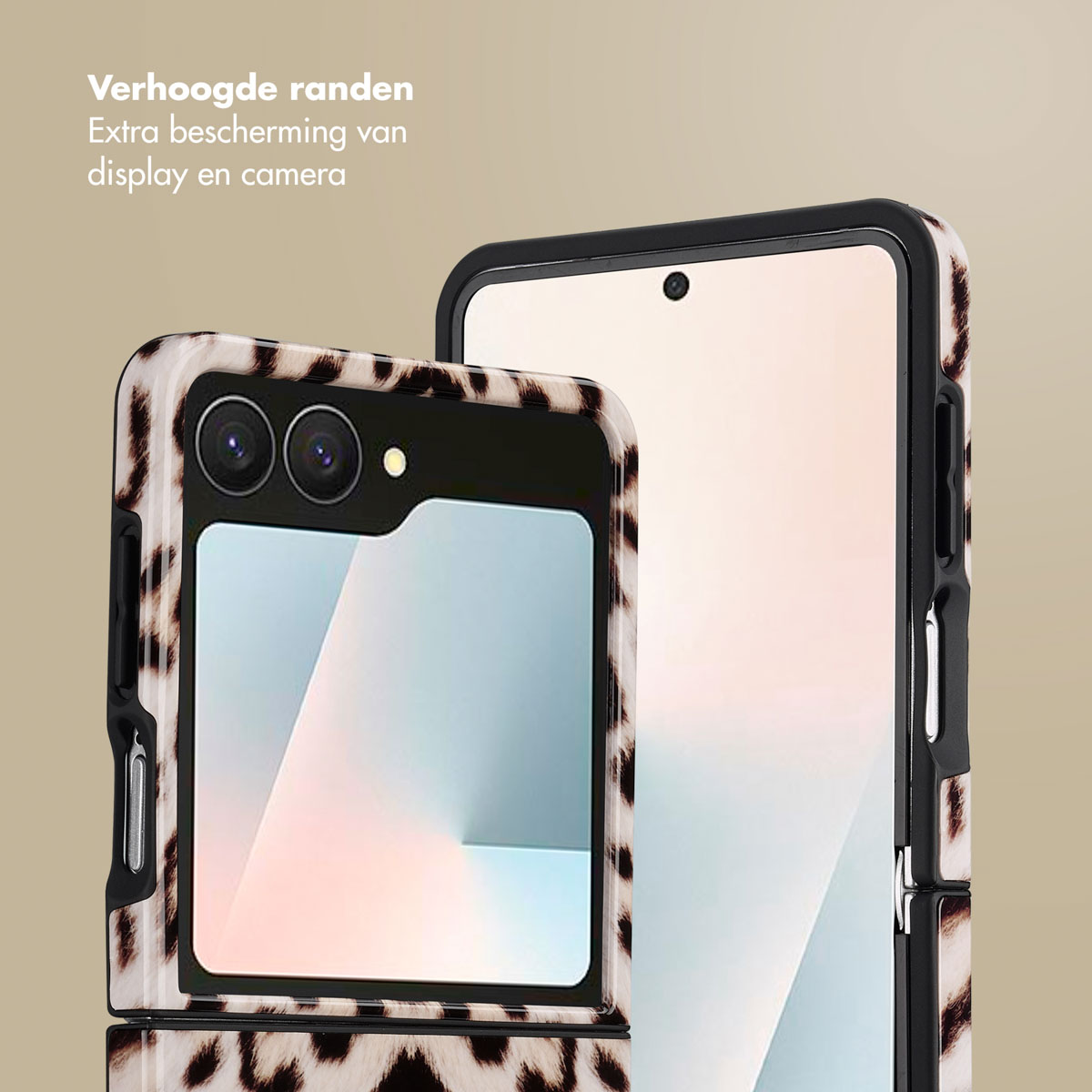 Deux étuis de téléphone. L'un est ouvert, montrant l'écran, imprimé léopard. L'autre est fermé, bord noir, écran clair.