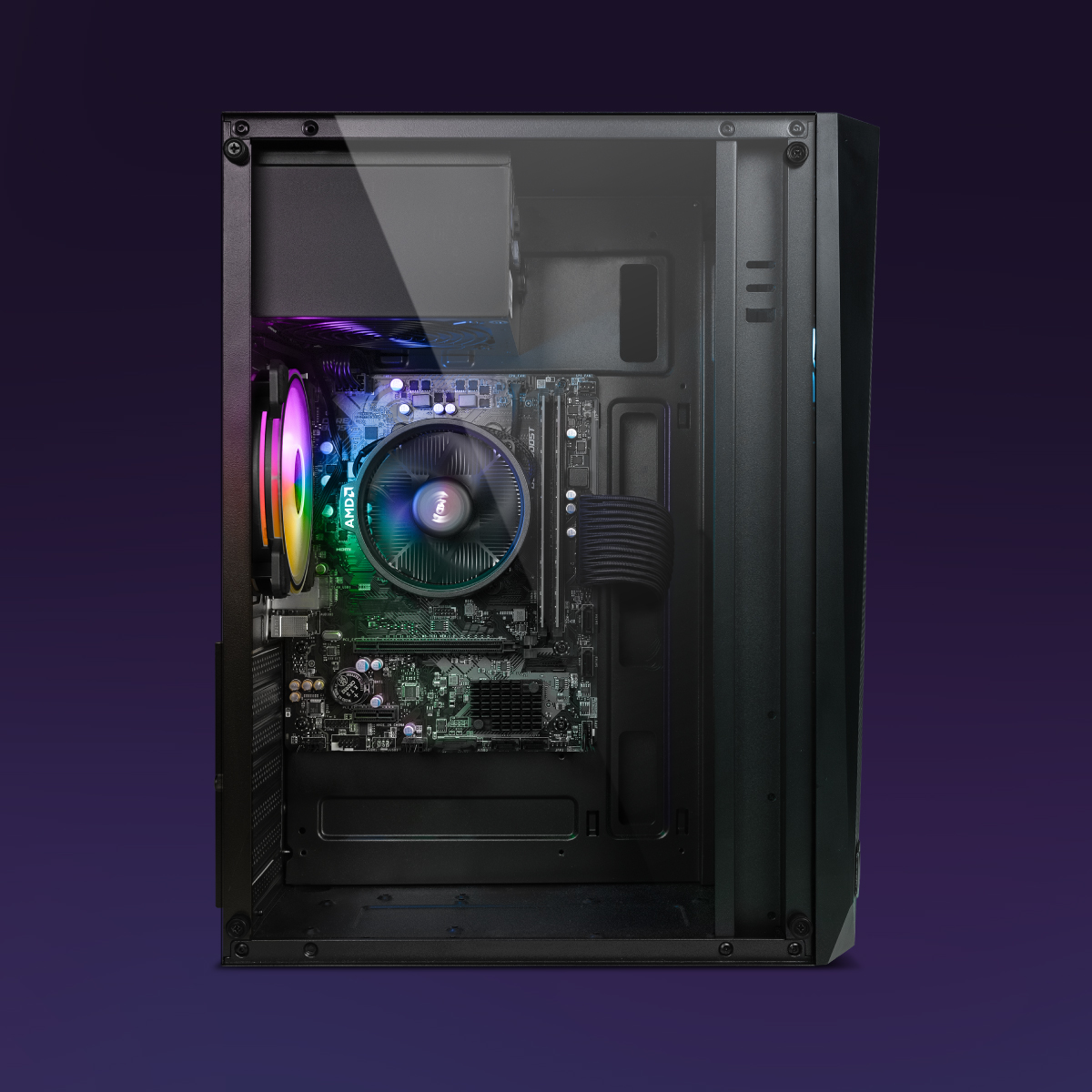 In einem Computergehäuse. Komponenten umfassen CPU-Kühler, Motherboard und verschiedene andere Teile. Das Gehäuse hat eine Glasseitenwand.