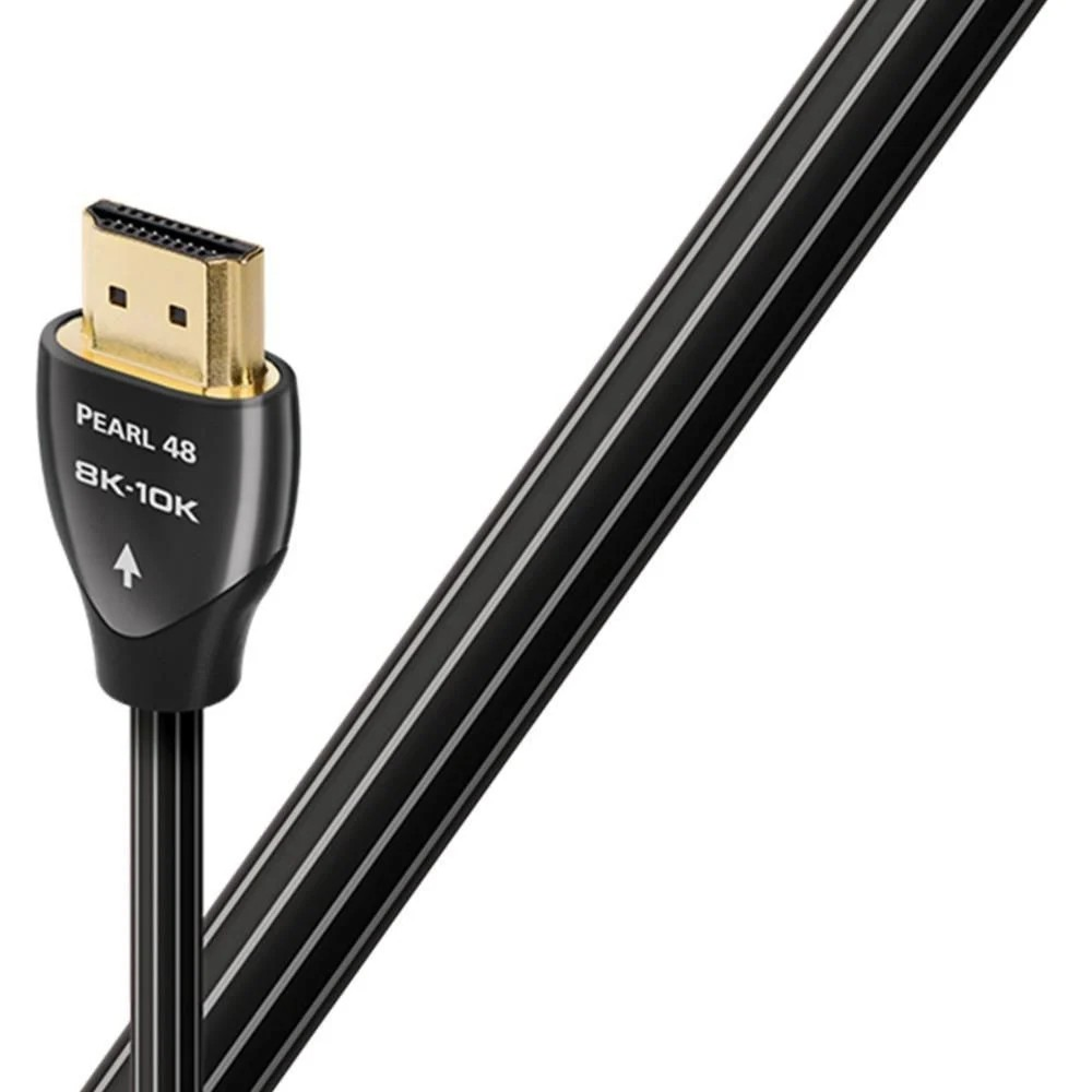 Schwarzes HDMI-Kabel mit goldenem Stecker. Der Text auf dem Stecker lautet 'PEARL 48 8K-10K'. Das Kabel hat silberne Linien.