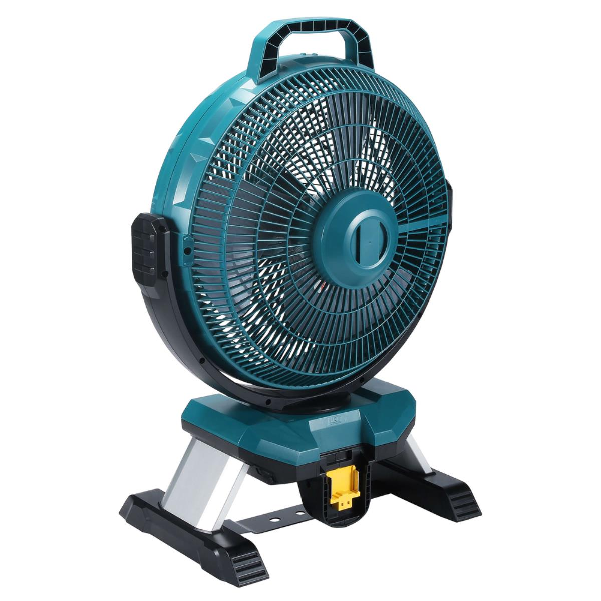 Un ventilador portátil verde azulado y negro con asa. Tiene una jaula redonda y una base con patas plateadas y una ranura amarilla para batería.