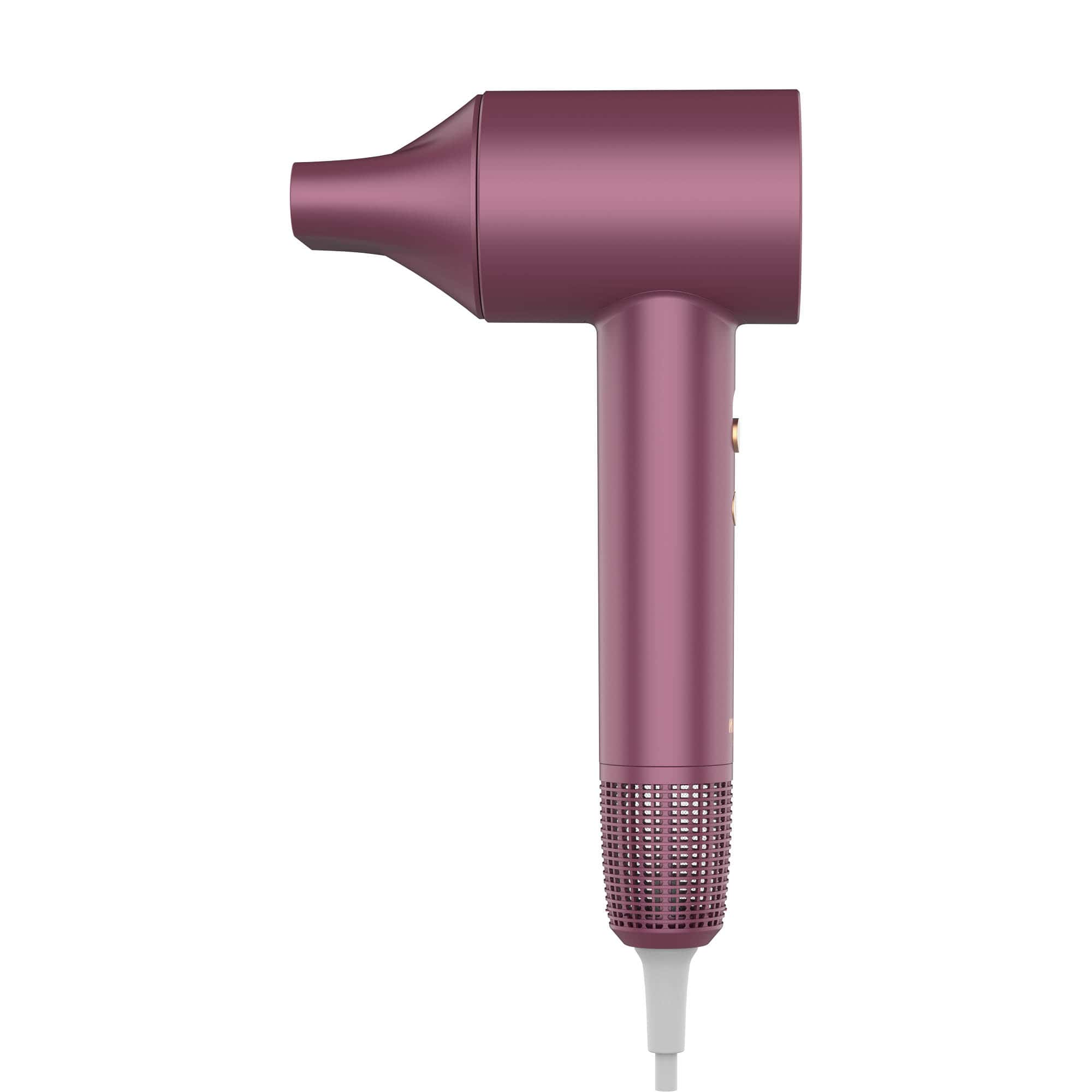 Ein mauve Haartrockner mit weißem Kabel vor weißem Hintergrund. Er hat eine T-Form.