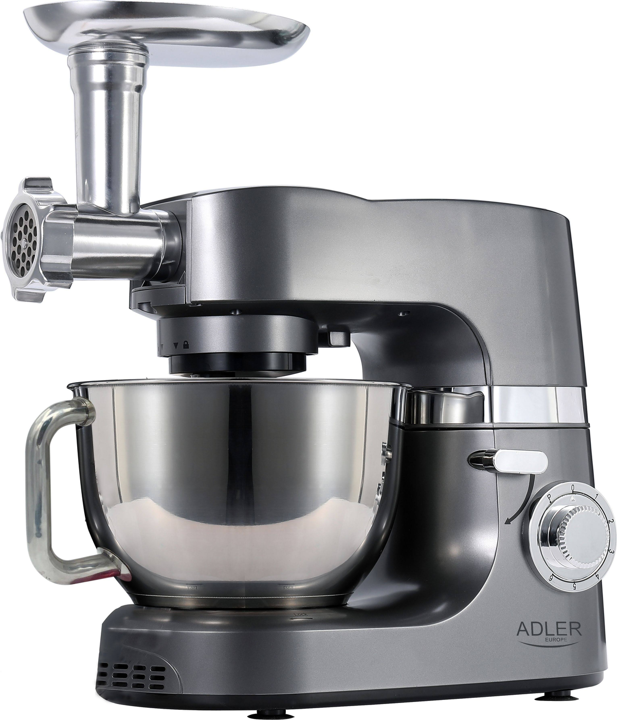 Un robot da cucina argentato e grigio con un accessorio tritacarne e una ciotola in acciaio inossidabile. Il marchio è Adler.