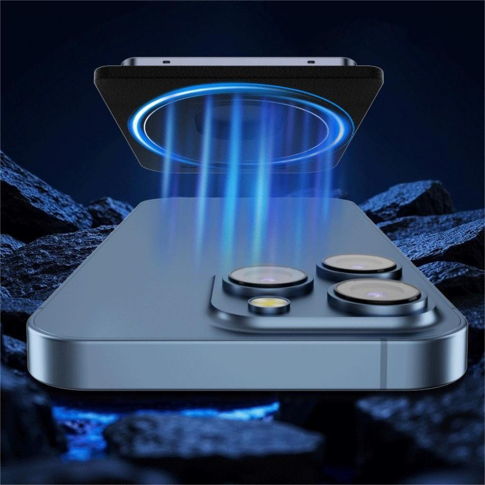 Ein blaues Telefon mit Kameralinsen wird von einem schwarzen Ladegerät geladen, von dem blaues Licht ausgeht.