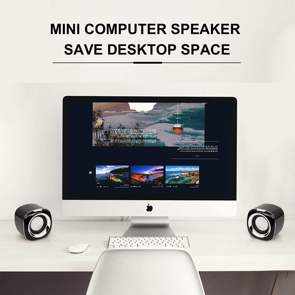 Ein Computertisch mit Lautsprechern, Tastatur und Maus. Der Bildschirm zeigt eine Website mit Bildern. Text oben: MINI COMPUTER SPEAKER SAVE DESKTOP SPACE.