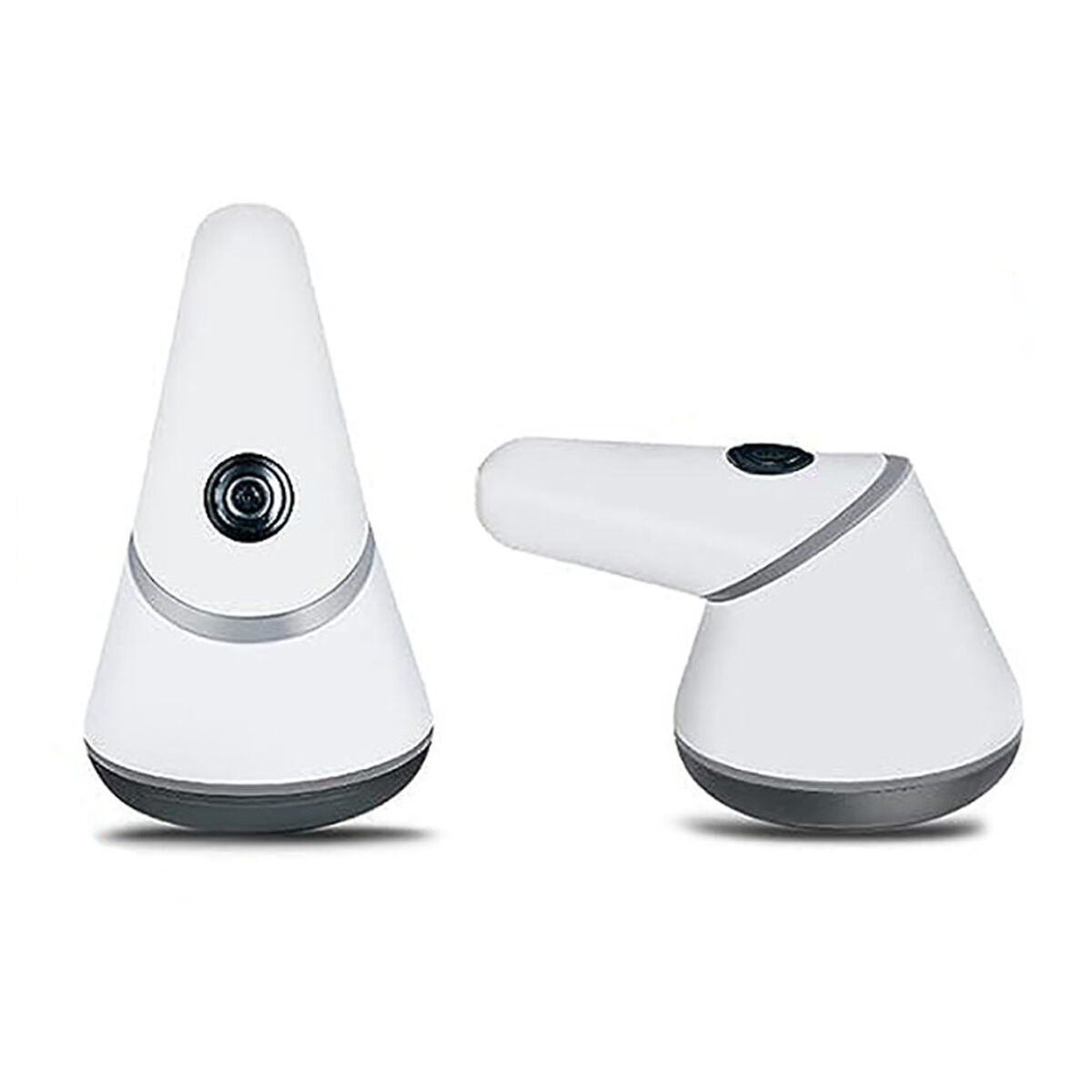 Due rasoi per tessuti bianchi. Uno verticale, a forma di cono, con un bottone scuro. L'altro inclinato con un design simile.
