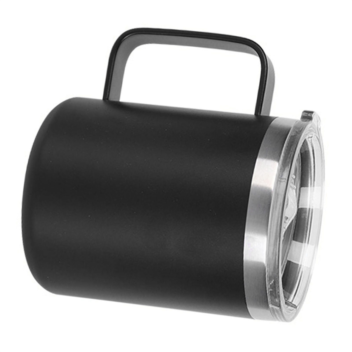 Ein schwarzer Reisebecher mit Griff und transparentem Deckel. Der Becher ist zylindrisch mit Metallbesatz am Deckel.