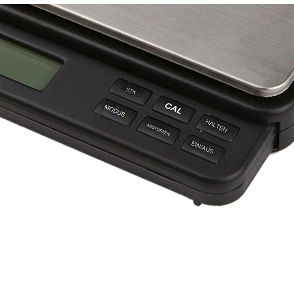 Nahaufnahme einer Digitalwaage. Sie ist schwarz mit silberner Edelstahlplatte. Tasten: STK, MODUS, CAL, ABSTOSSEN, HALTEN und EIN/AUS.