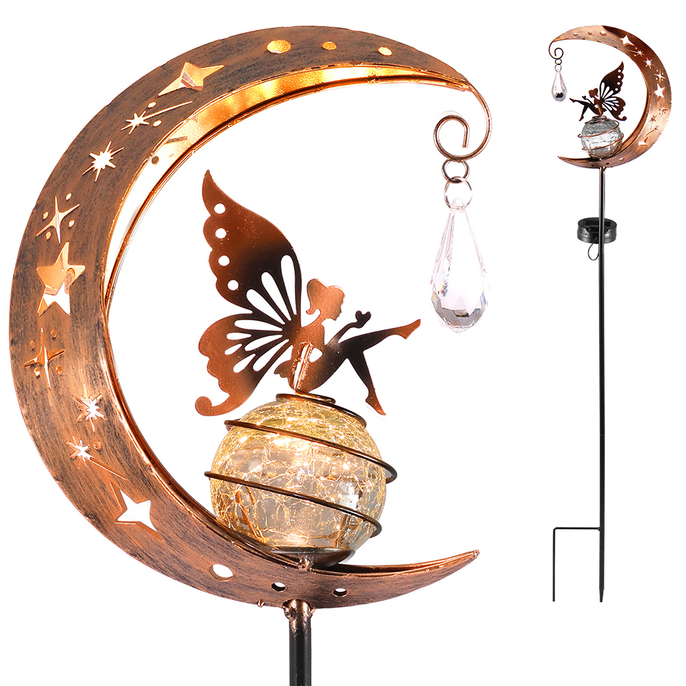 Ein bronzefarbener Halbmond-Gartenstecker mit einer Feen-Silhouette, einer Glaskugel und einem kristallenen Tropfenornament.