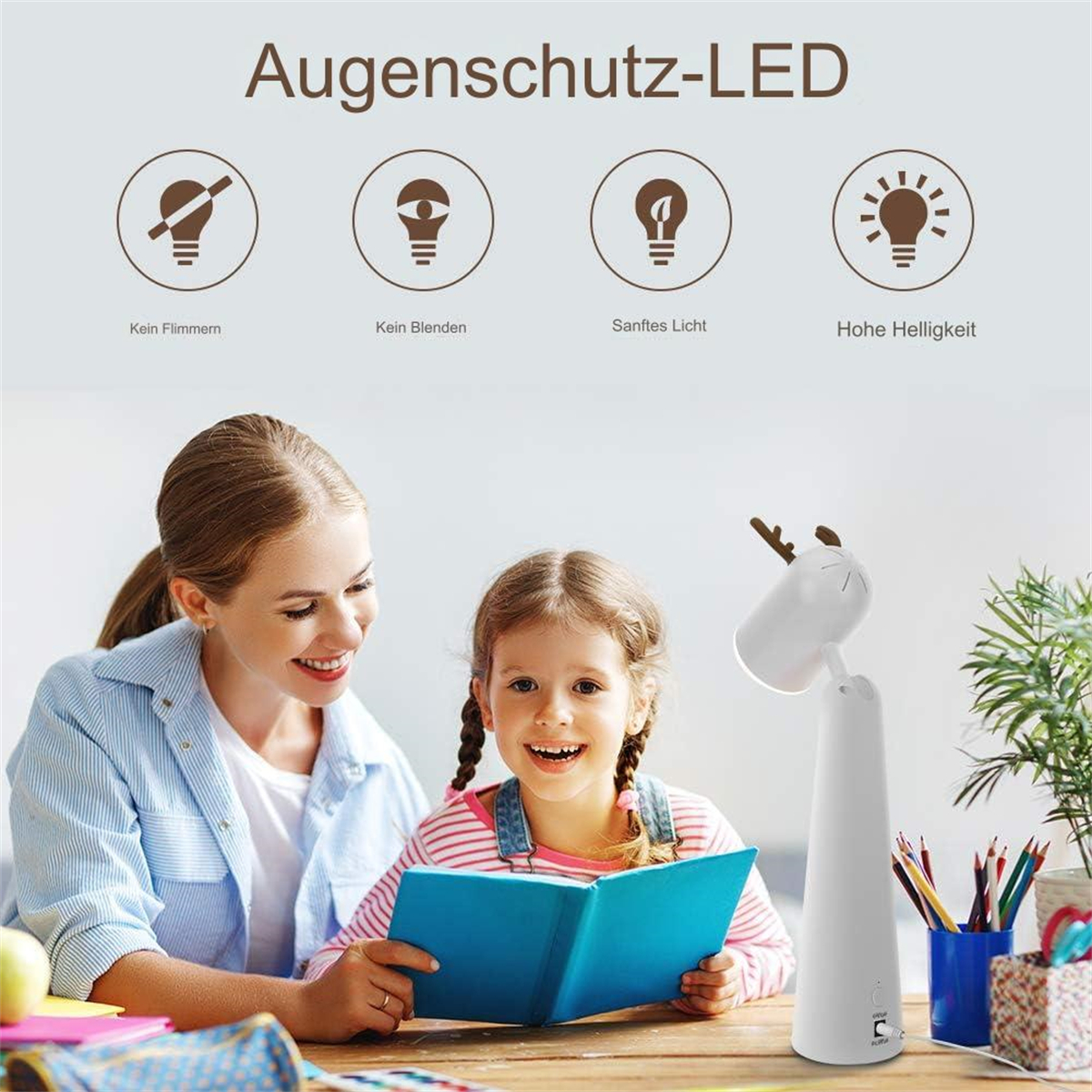 Eine Frau und ein Mädchen lesen ein Buch an einem Holztisch. Auf dem Tisch steht eine weiße Lampe mit Hirschgeweih. Oben sind Symbole.