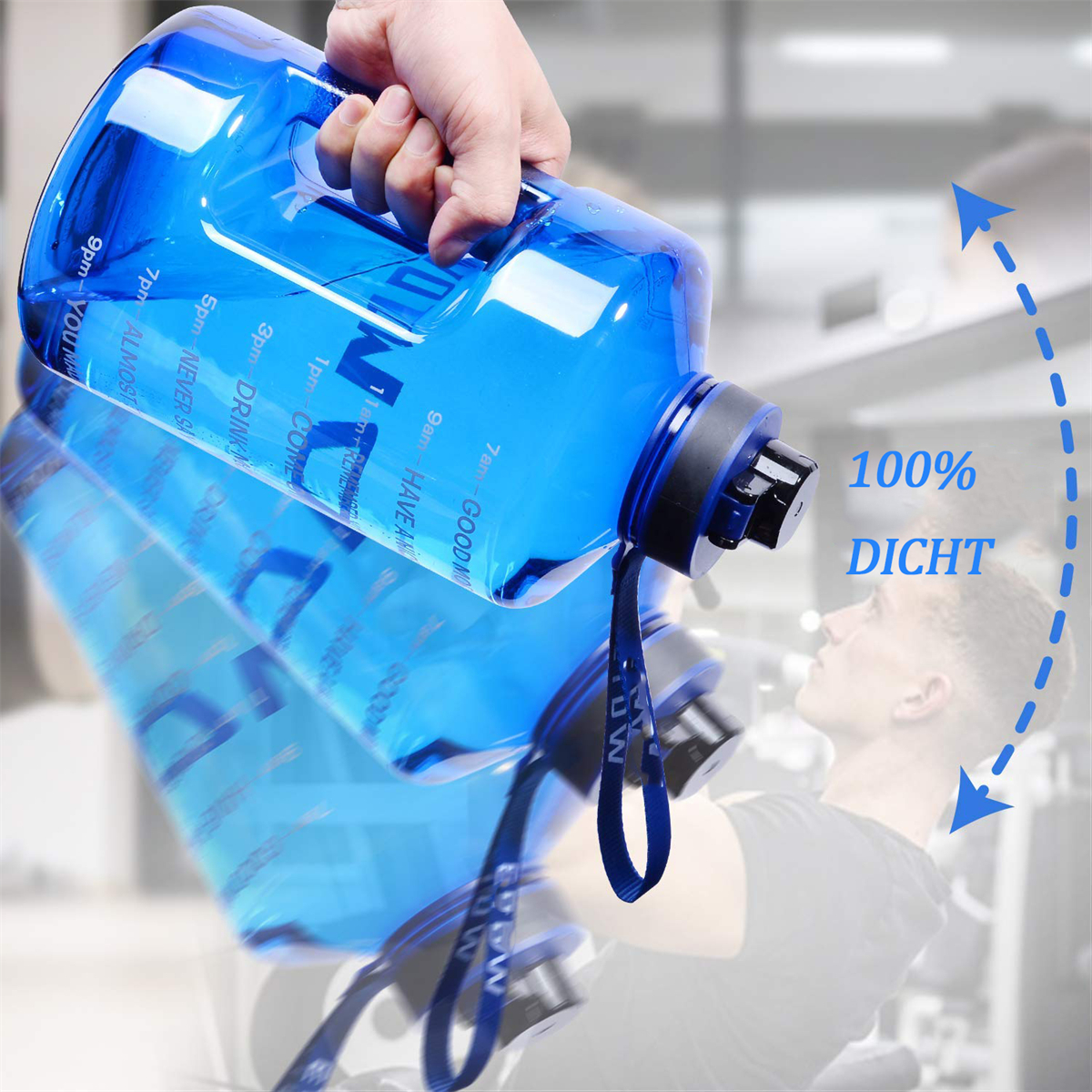 Eine Person hält eine blaue Wasserflasche mit Zeitmarkierungen. Die Flasche ist mit '100% Dicht' beschriftet. Ein Mann ist im verschwommenen Hintergrund.