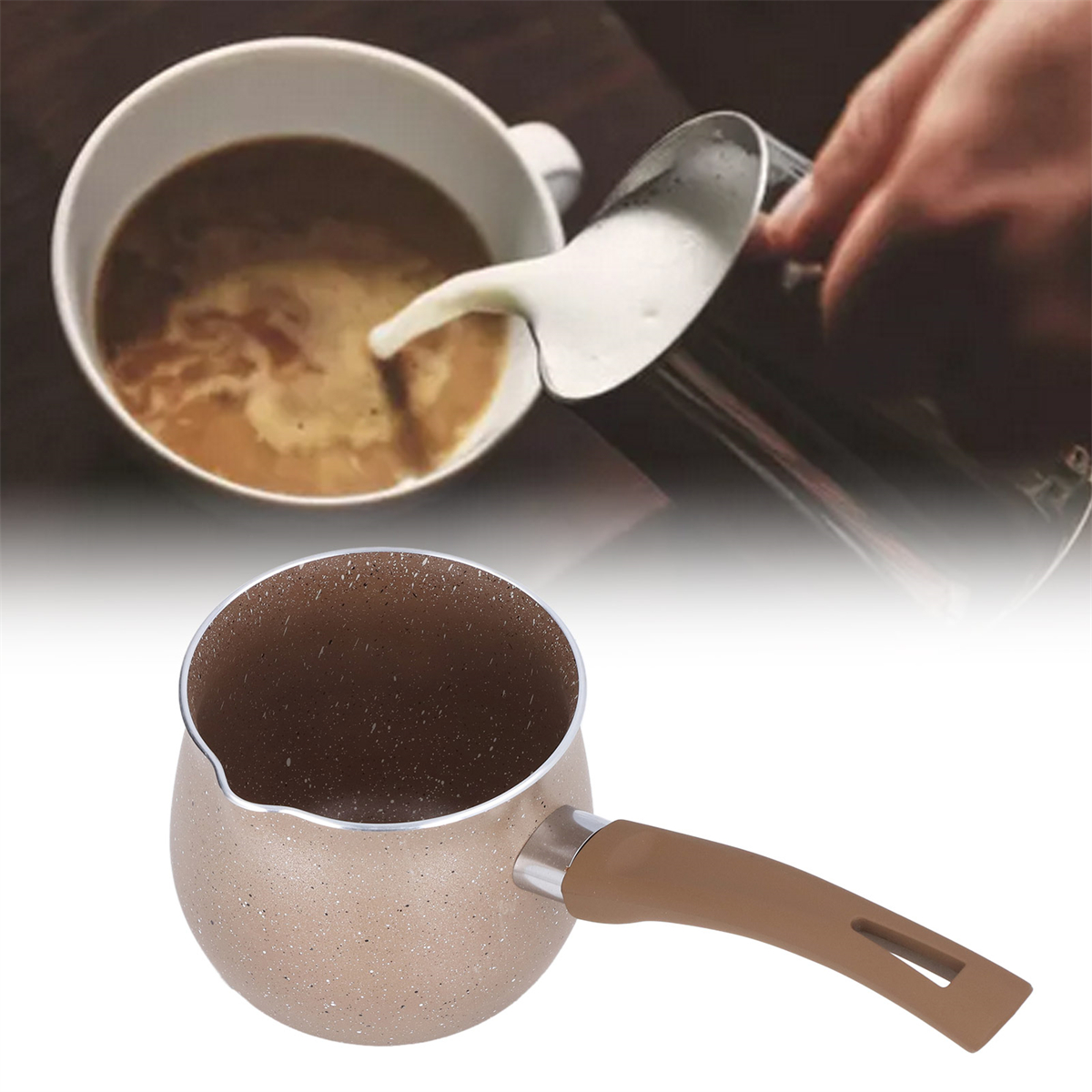 Eine Kaffeetasse wird mit Milch aus einem Krug gefüllt. Unten steht ein kleiner Topf mit braunem Griff.