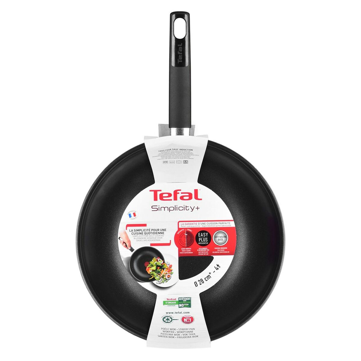 Un wok Tefal Simplicity+ negro con mango negro y etiquetas de información del producto.