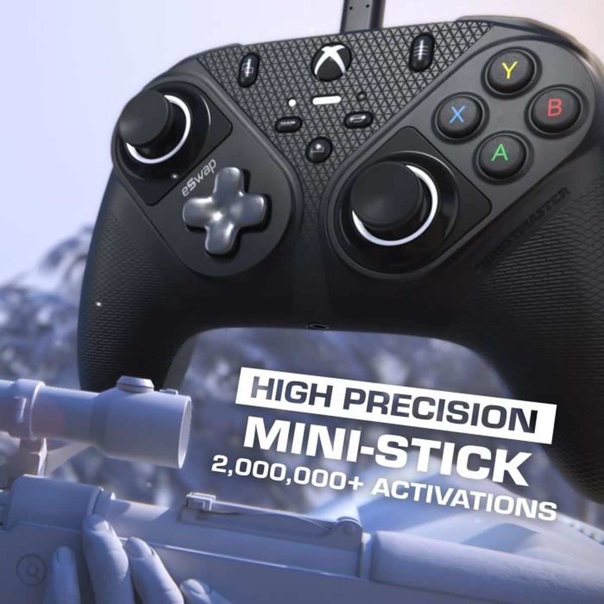 Mando Xbox negro con botones de colores. El texto dice "HIGH PRECISION MINI-STICK" con un rifle en primer plano y un fondo nevado.