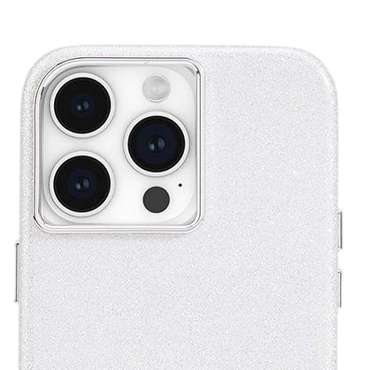 Primo piano di una custodia per telefono con tre obiettivi e un flash. La custodia è bianca e glitterata, con un bordo trasparente attorno alla fotocamera.