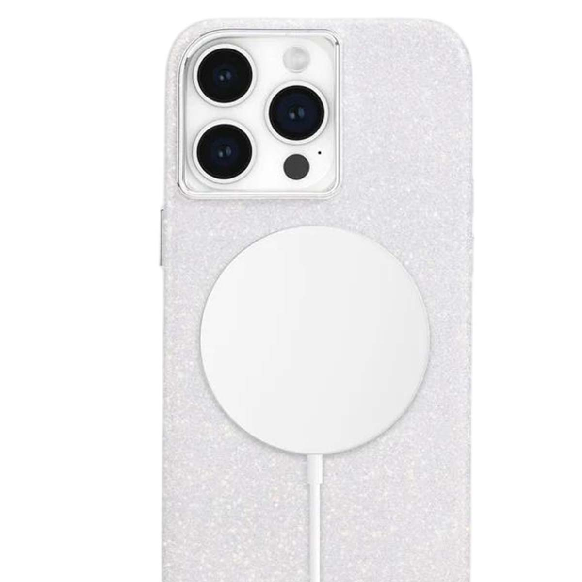 Un iPhone bianco con una custodia glitterata. Un caricatore circolare bianco è attaccato sul retro. Il telefono ha un modulo fotocamera in alto.