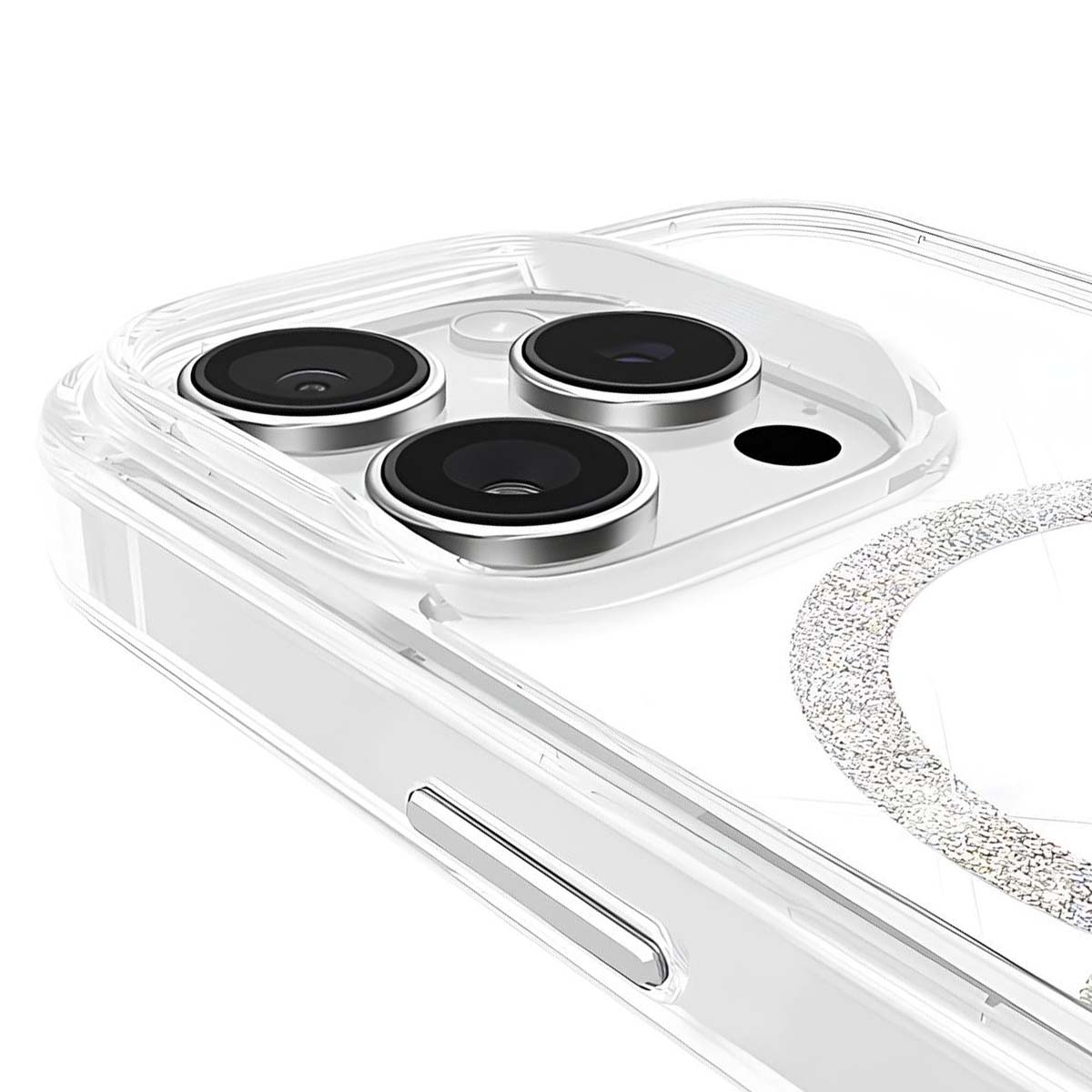 Primo piano di una custodia trasparente per telefono con tre obiettivi della fotocamera. La custodia ha un bordo argentato e un design scintillante.