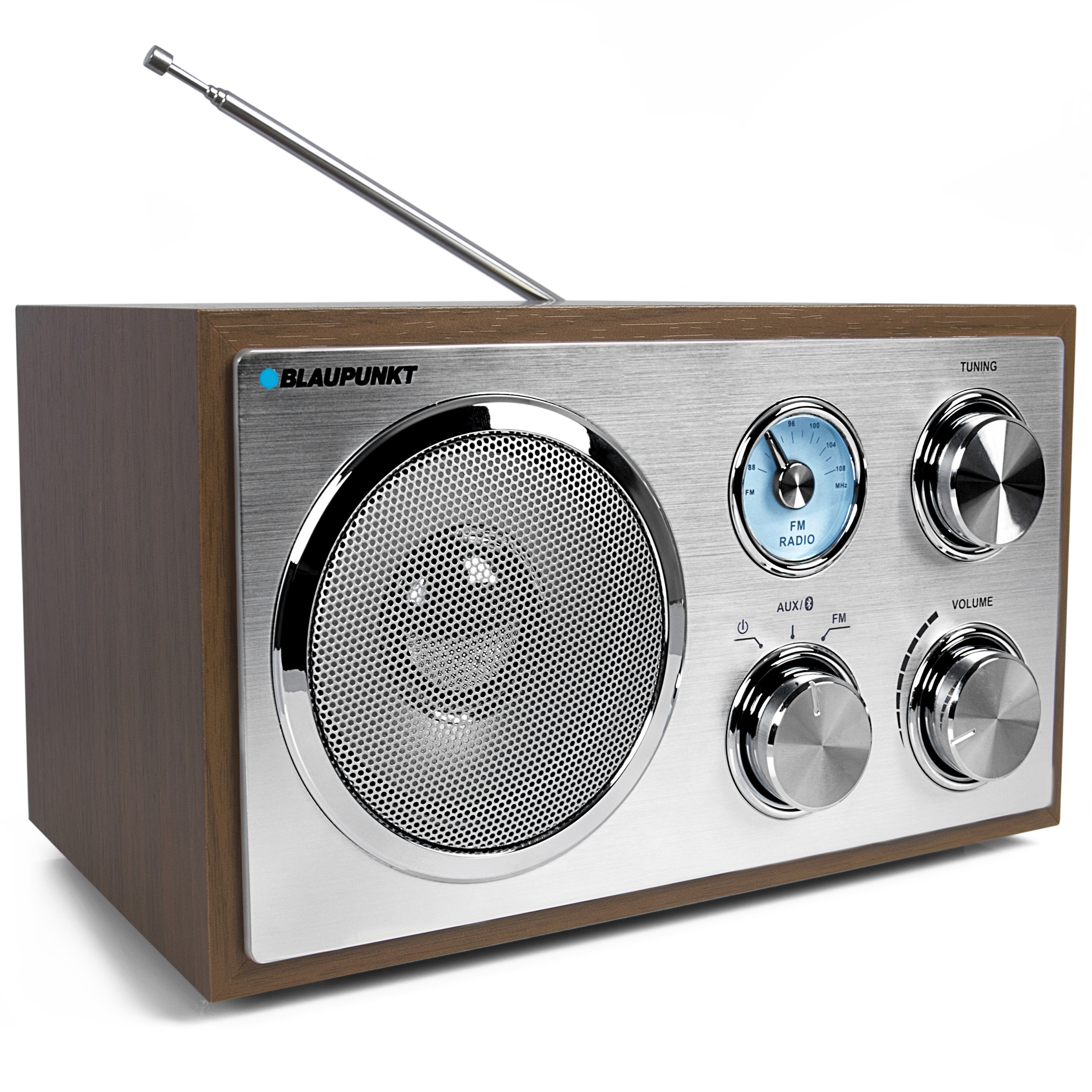 Una radio vintage con cassa in legno e pannello frontale argentato. Presenta manopole di sintonizzazione e volume, un altoparlante e un'antenna.