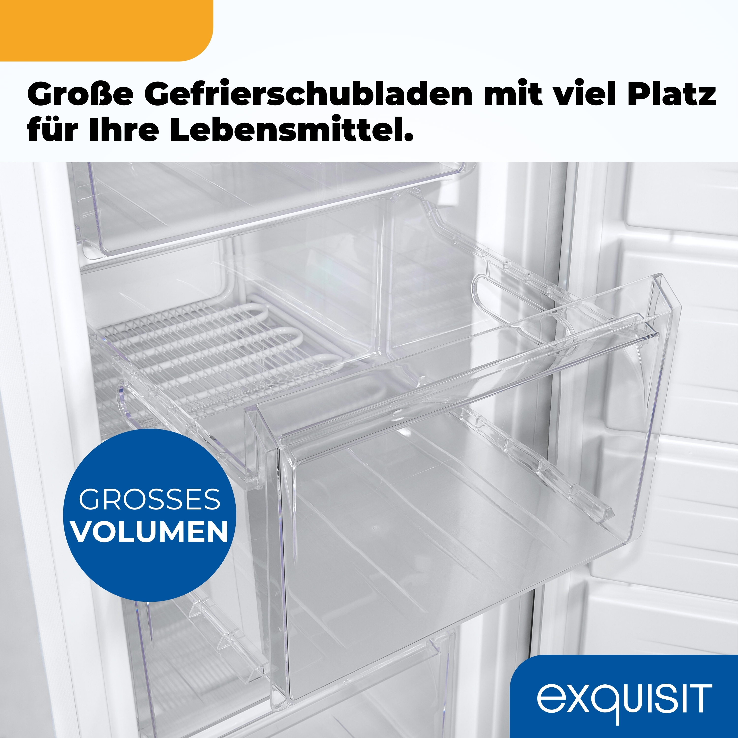 Ein Kühlschrank zeigt transparente Gefrierschubladen. Oben steht Text. Ein blauer Kreis sagt 'GROSSES VOLUMEN'. Unten ist ein 'exquisit' Logo.