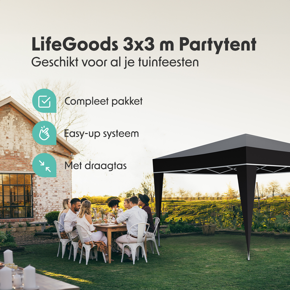 Un chapiteau de fête est installé dans un jardin avec des personnes autour d'une table. Une maison est visible en arrière-plan.
