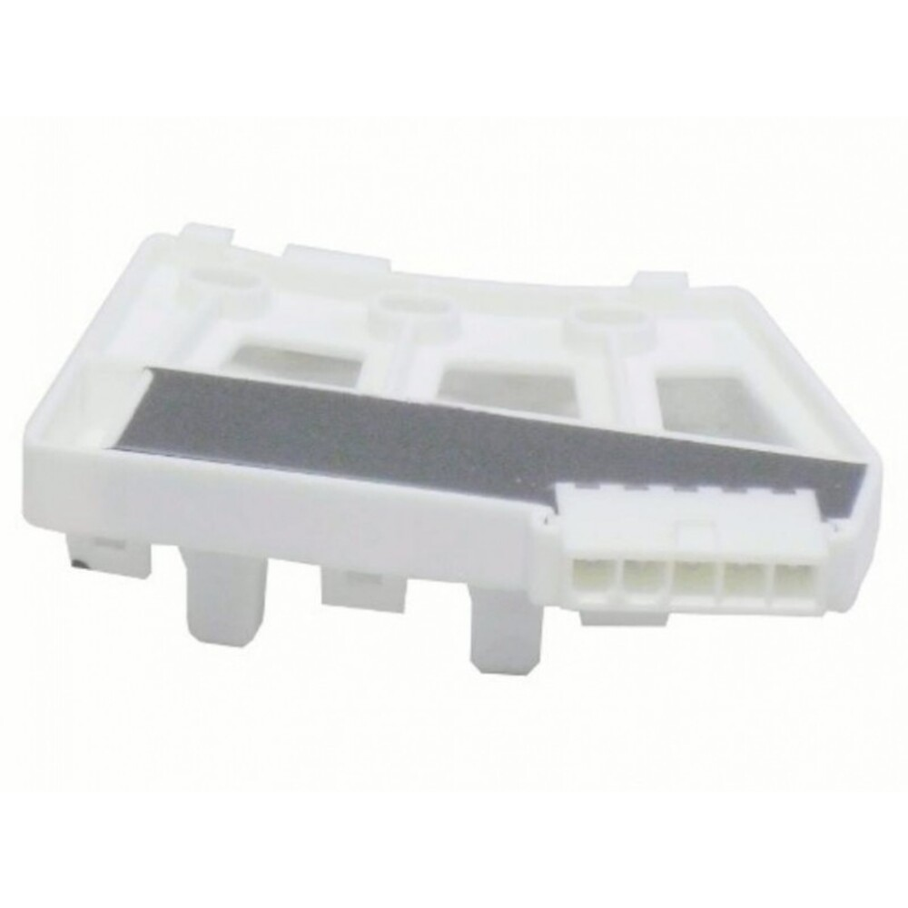 Un componente de plástico blanco con un filtro rectangular gris oscuro y un conector. Está sobre un fondo blanco.