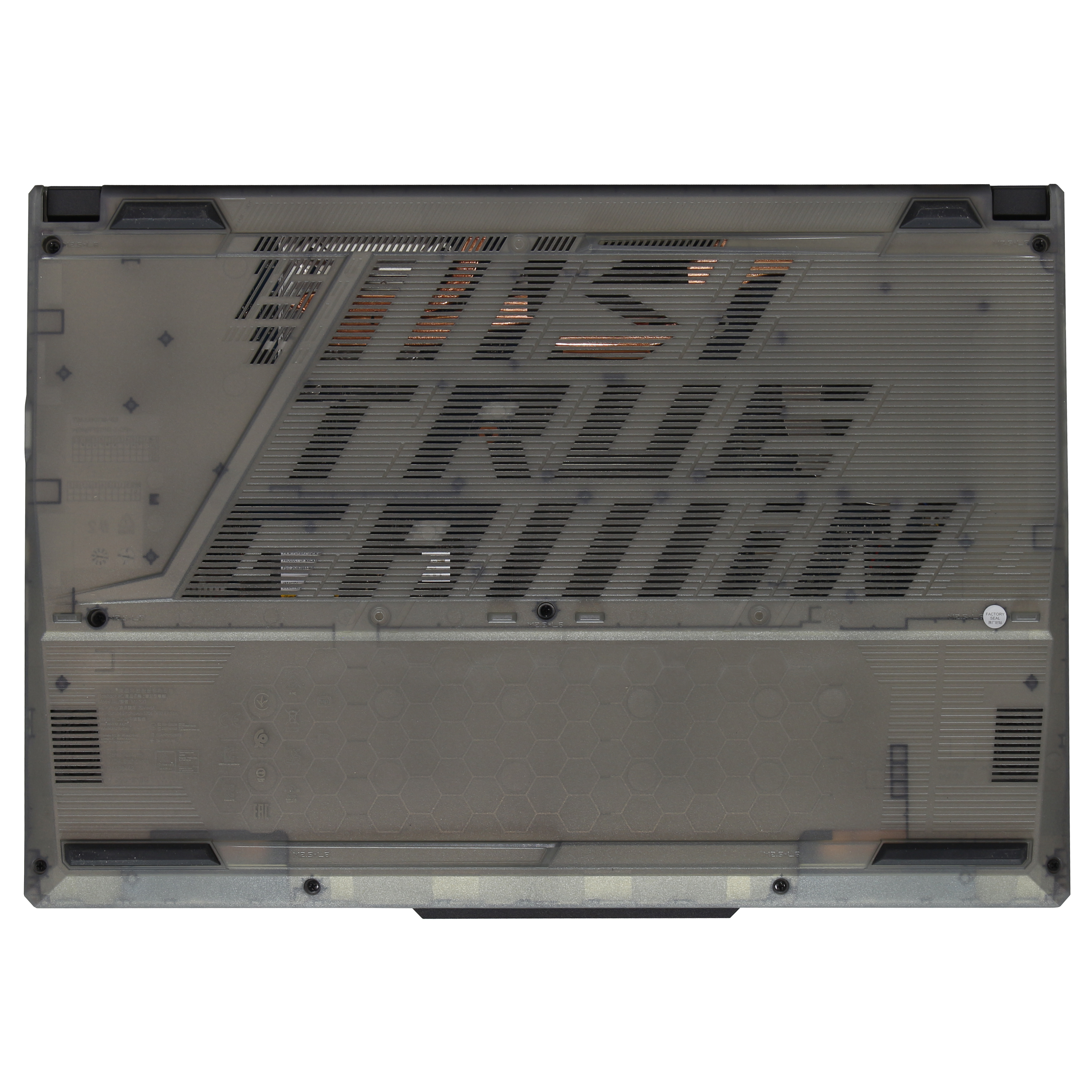 Spód laptopa. Posiada otwory wentylacyjne, tekst 'TRUE GAMING' i wzorzystą powierzchnię.