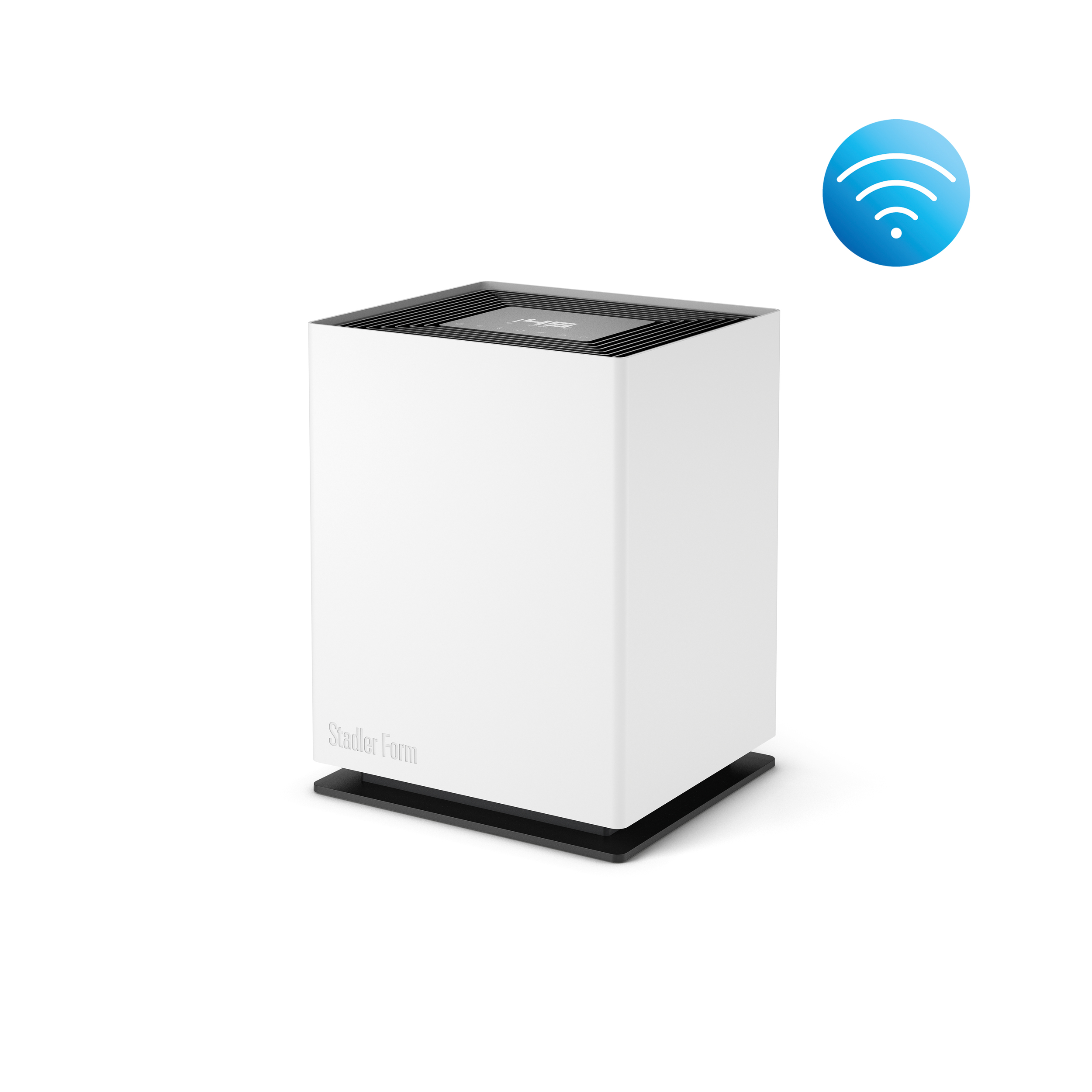 Ein weißer Luftreiniger mit schwarzem Sockel und Oberteil, einem WLAN-Symbol und dem Stadler Form-Logo.