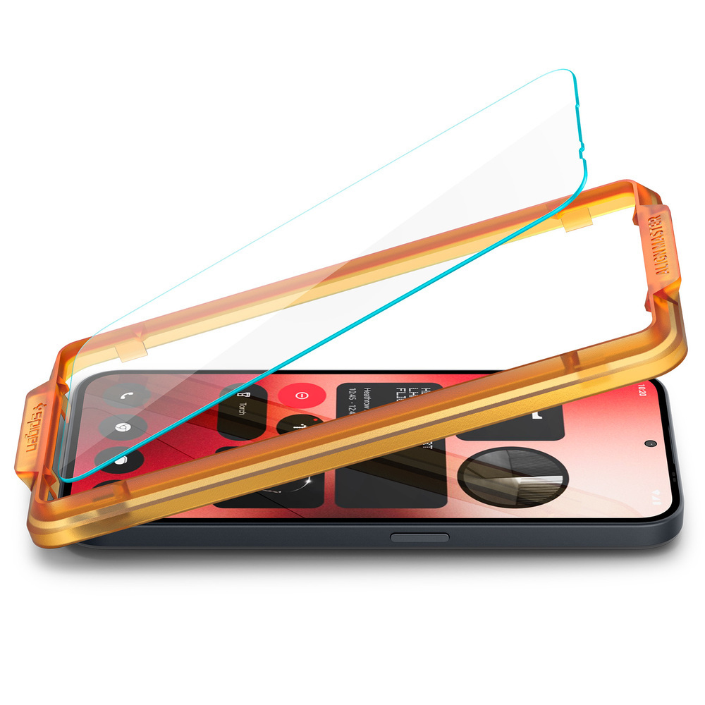 Uno smartphone con protezione schermo e cornice dorata. La cornice è parzialmente staccata, mostrando lo schermo e la protezione.
