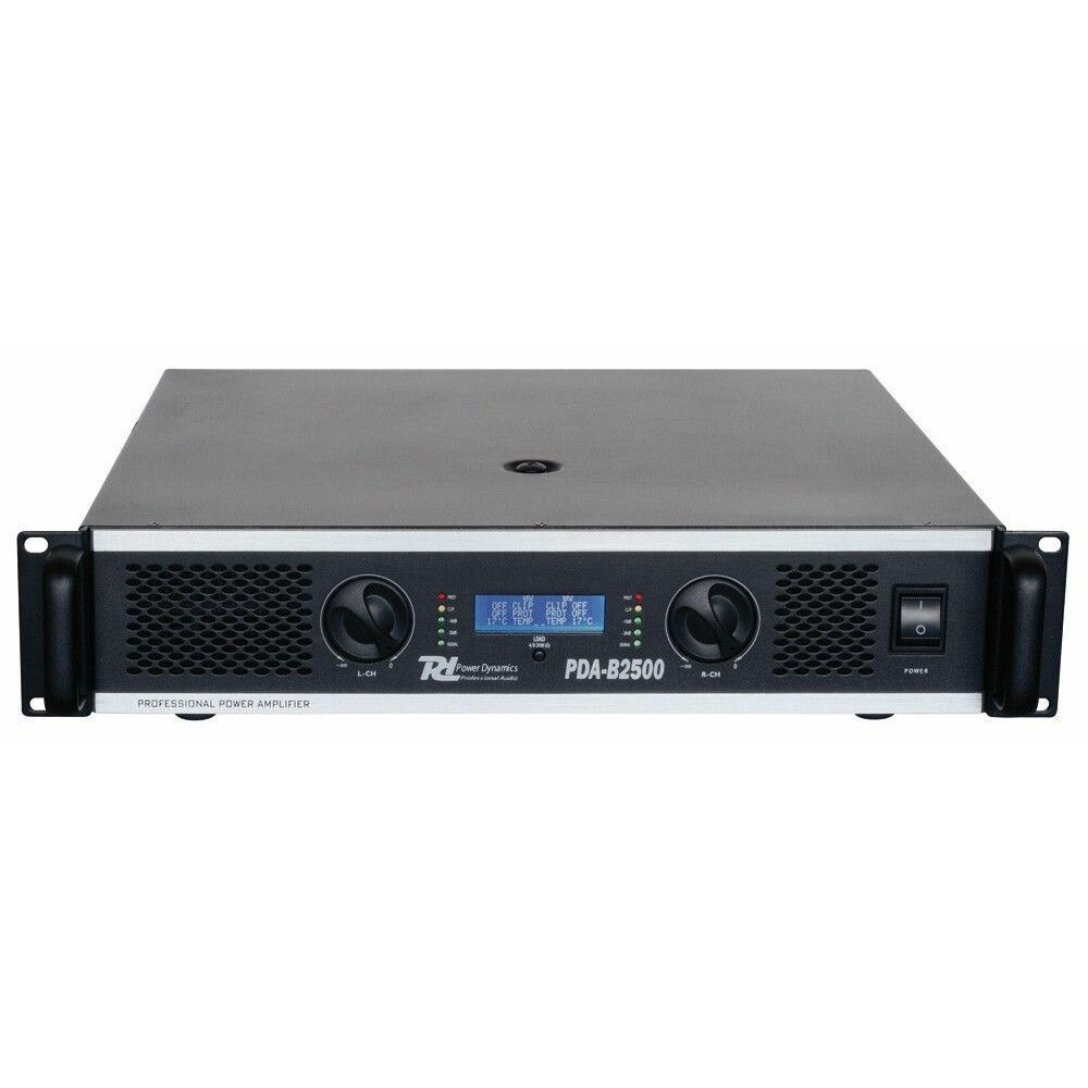 Un amplificador de potencia profesional negro con la parte superior gris. Tiene una pantalla digital, perillas de control y un botón de encendido.