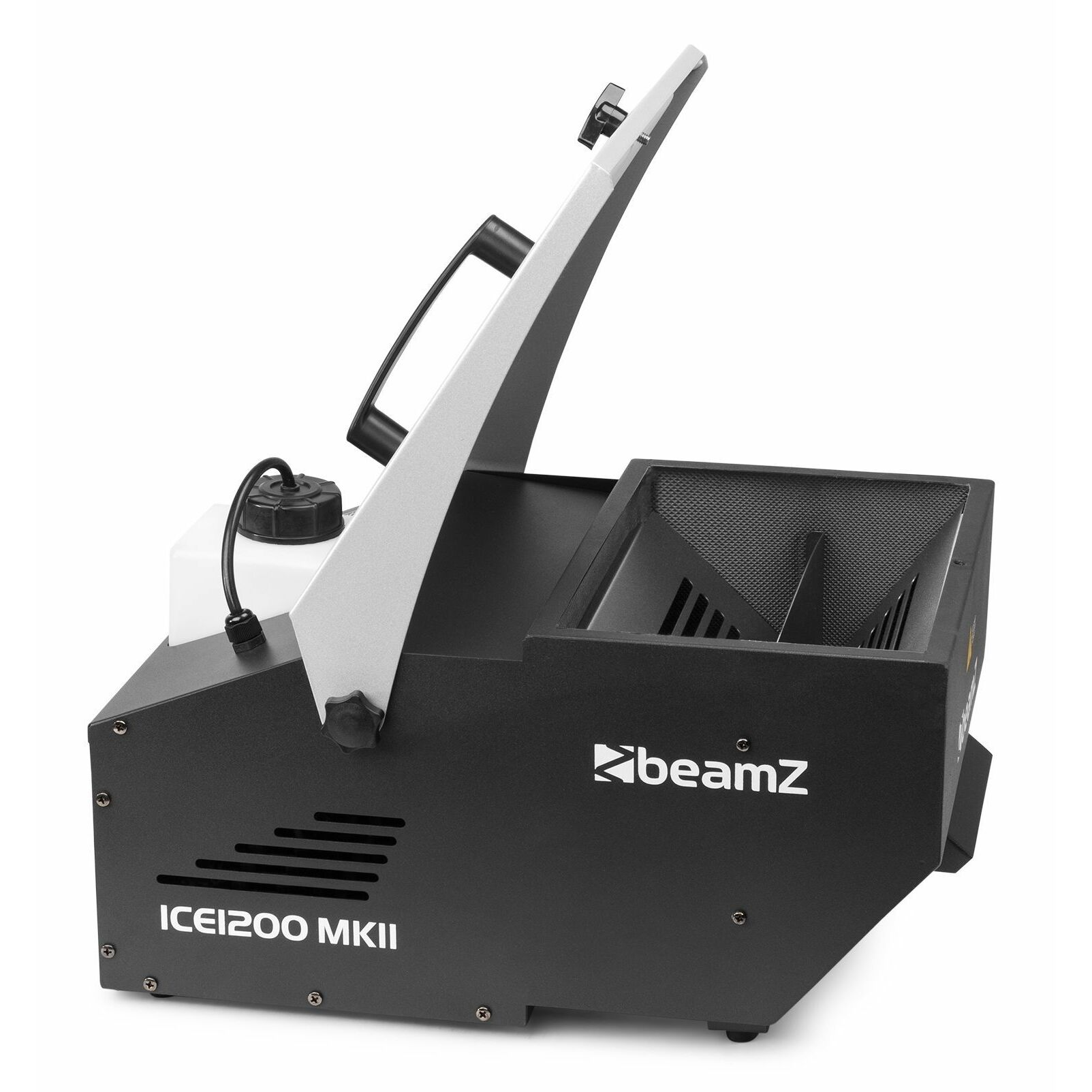 Una máquina de niebla Beamz ICE1200 MKII negra y plateada. Tiene un asa, un tanque y una tapa abierta. El fondo es blanco.