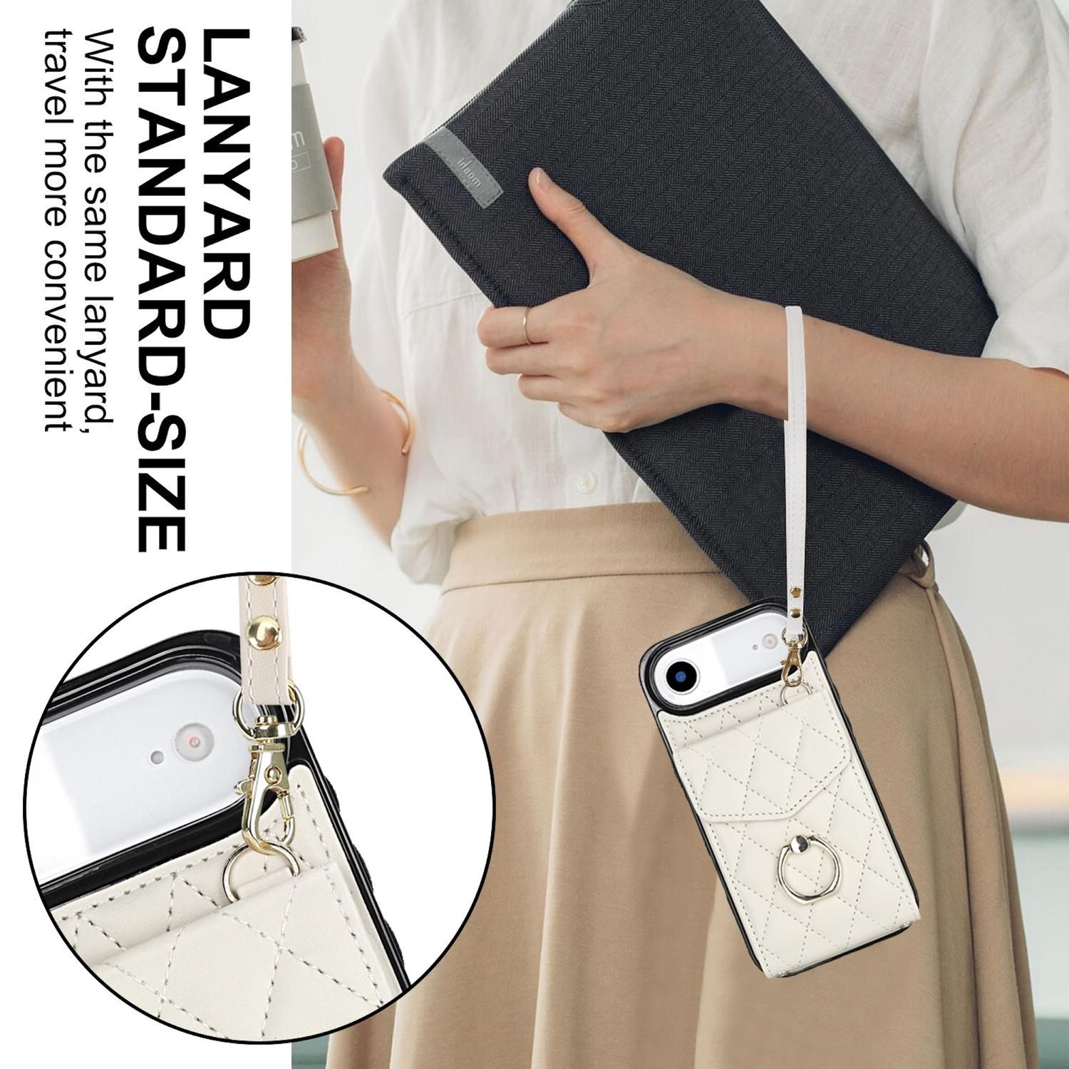 Eine Person hält ein Telefon mit weißer Hülle und Lanyard. Im Hintergrund befindet sich ein schwarzer Ordner und links steht 'Lanyard Standard-Size'.