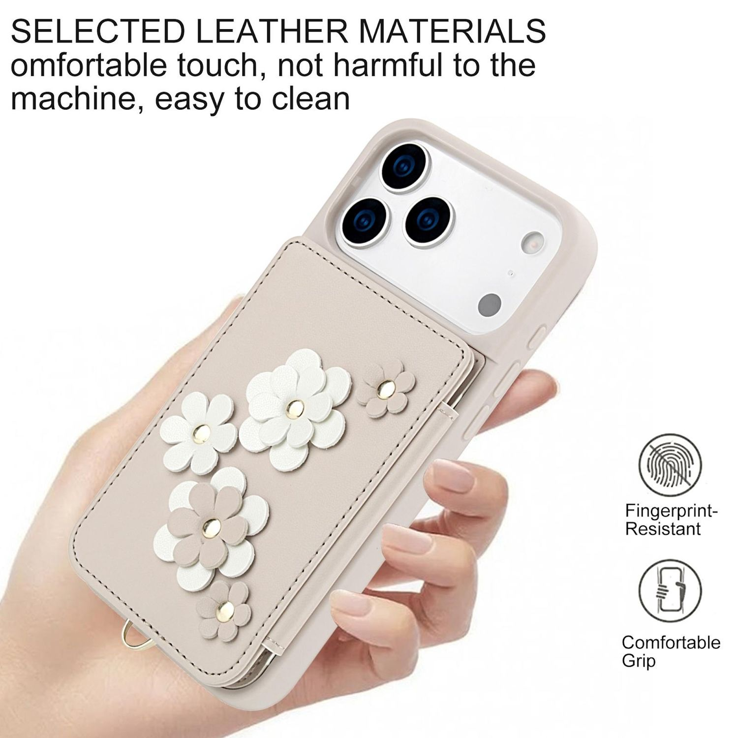 Una mano sostiene una funda de teléfono con detalles florales. La funda es beige con flores blancas y beige. El teléfono tiene tres lentes de cámara.