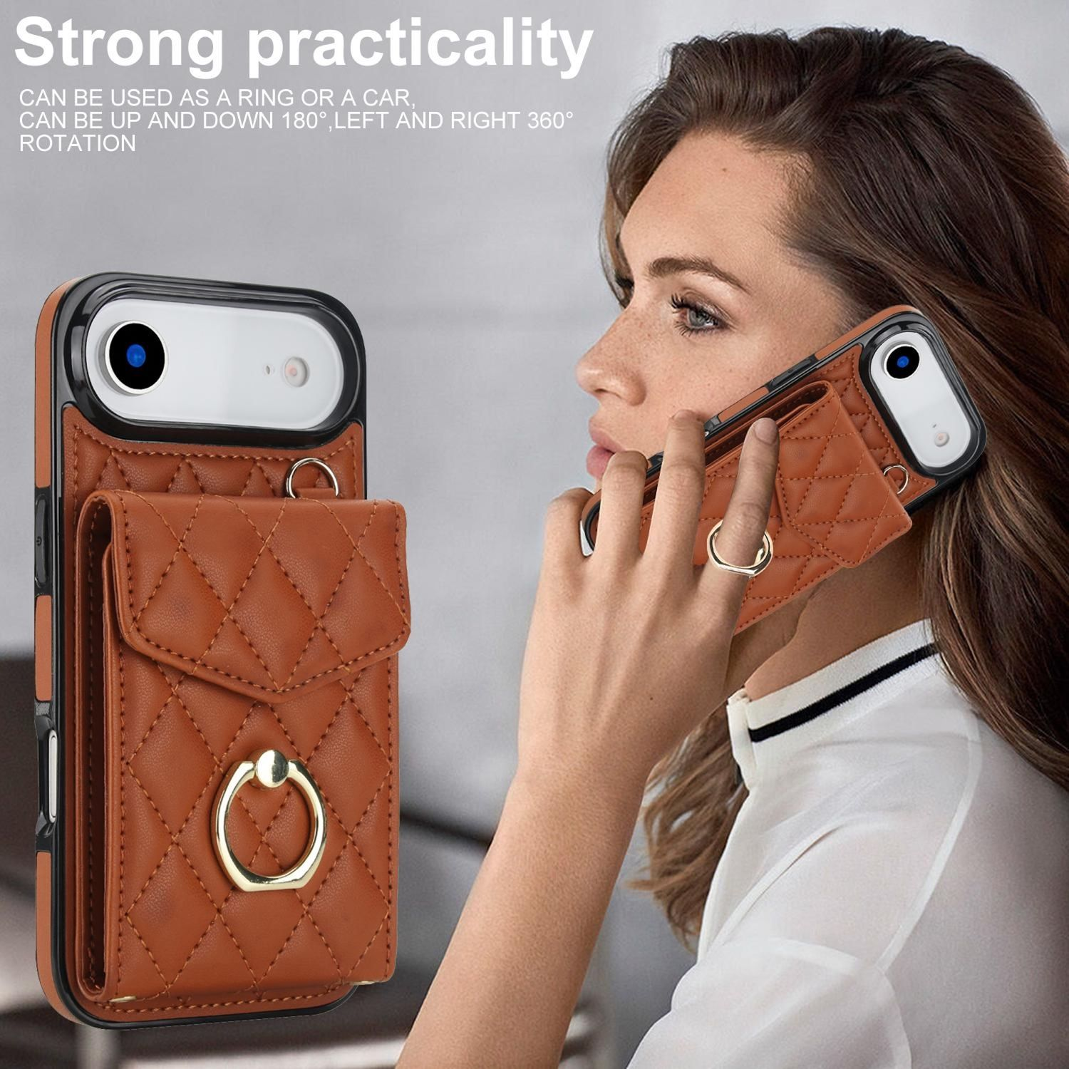 Una mujer sostiene una funda de teléfono marrón con un anillo. La funda está sujeta a un teléfono. La funda tiene una cartera y la mujer lleva un anillo.