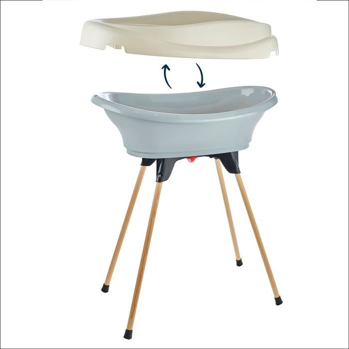 Eine Babybadewanne mit abnehmbarer Ablage, getragen von Holzbeinen. Pfeile zeigen die Platzierung der Ablage. Die Wanne ist hellblau.