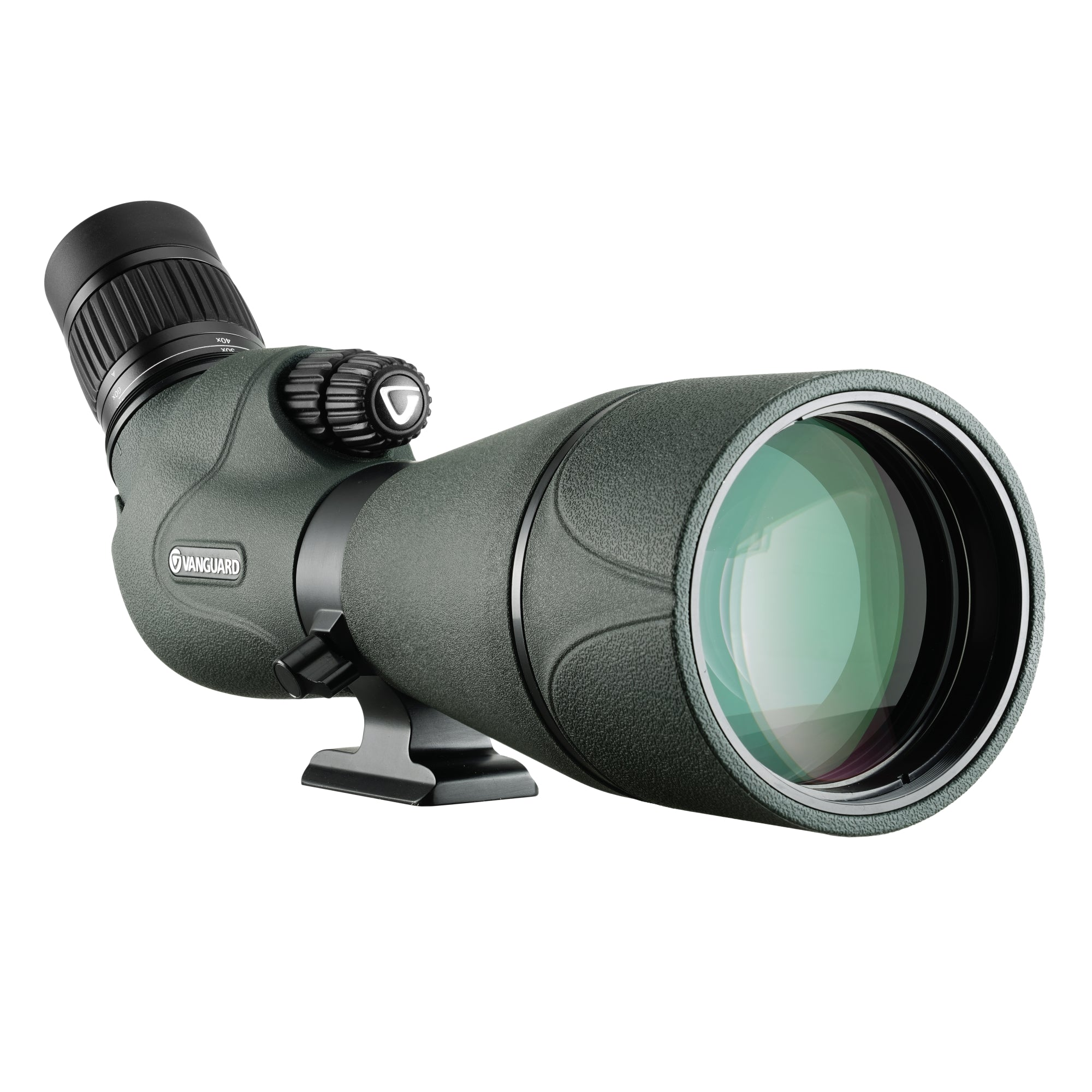Un telescopio terrestre verde con detalles negros, sobre fondo blanco. Tiene lente, perillas de ajuste y el logo de Vanguard.