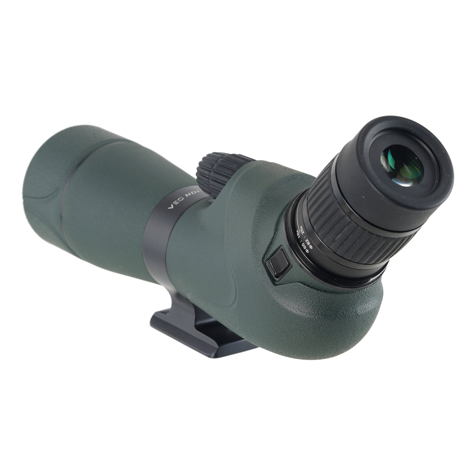 Un telescopio terrestre verde con partes negras, angulado sobre un fondo blanco. El telescopio es para ver objetos distantes.