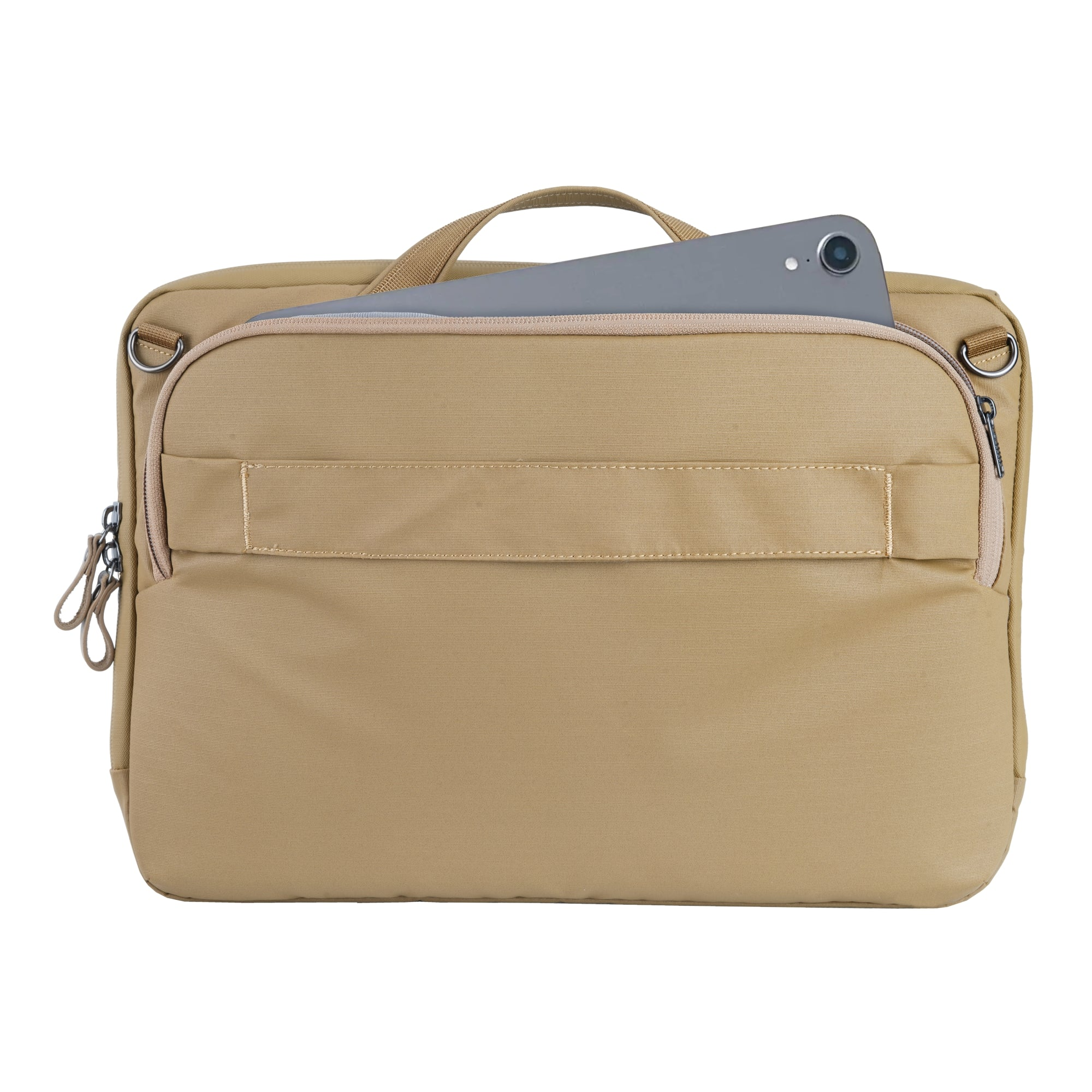 Una bandolera beige con un iPad dentro. Tiene asa, correas para el hombro y cremallera.