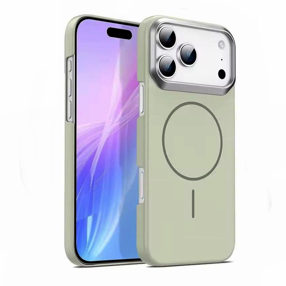 Yeşil bir kılıfı olan bir telefon. Kılıfın üç lensli bir kamera bölümü var. Telefonun ekranı görülebilir.
